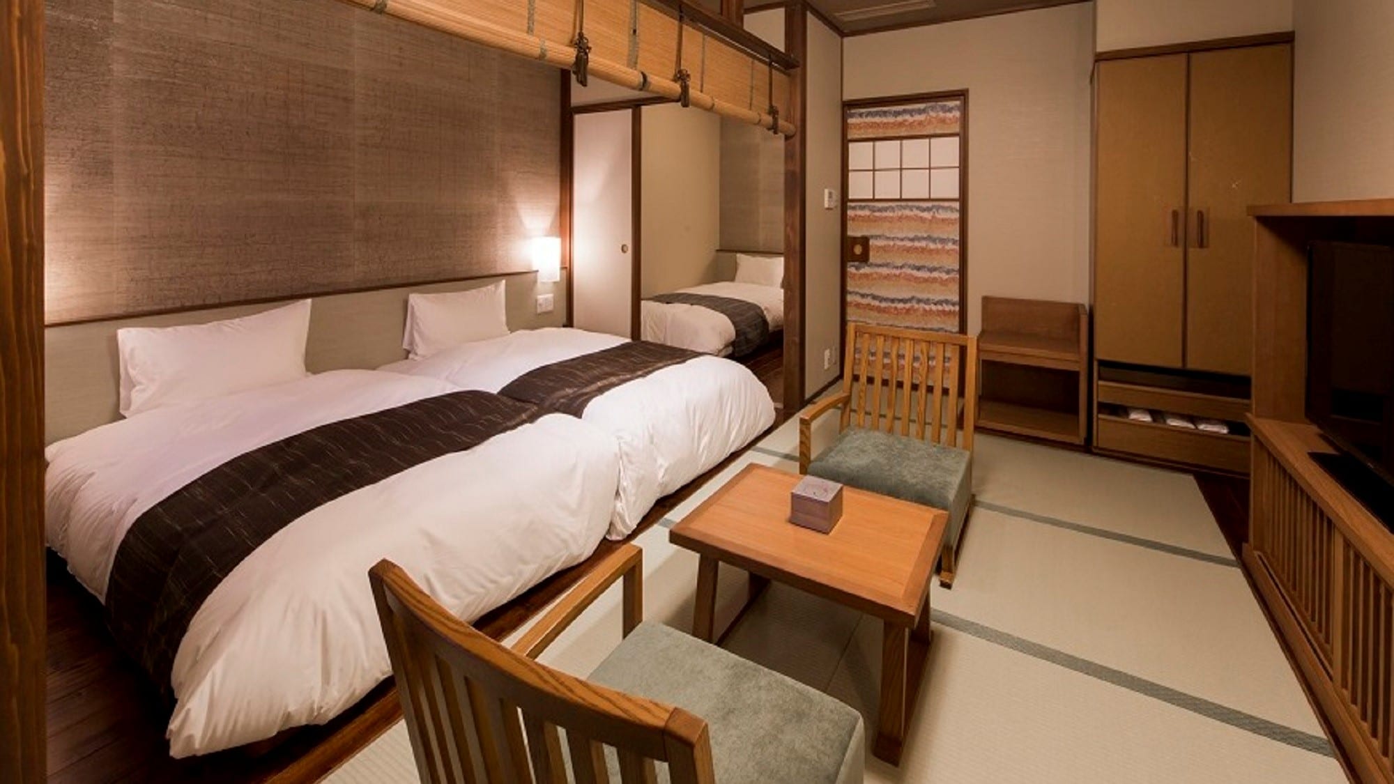 ห้องพักสไตล์ญี่ปุ่นและตะวันตก พร้อมอ่างอาบน้ำไซเปรส 36 ตร.ม. / พักได้ 3 คน