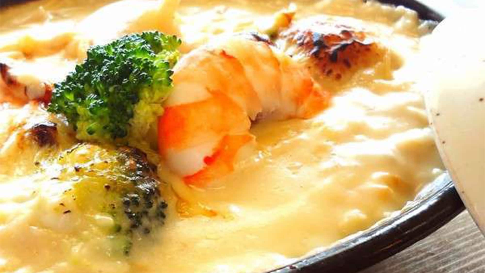 Saus krim panas cocok! Cumi panggang, udang dan kerang dengan krim seafood