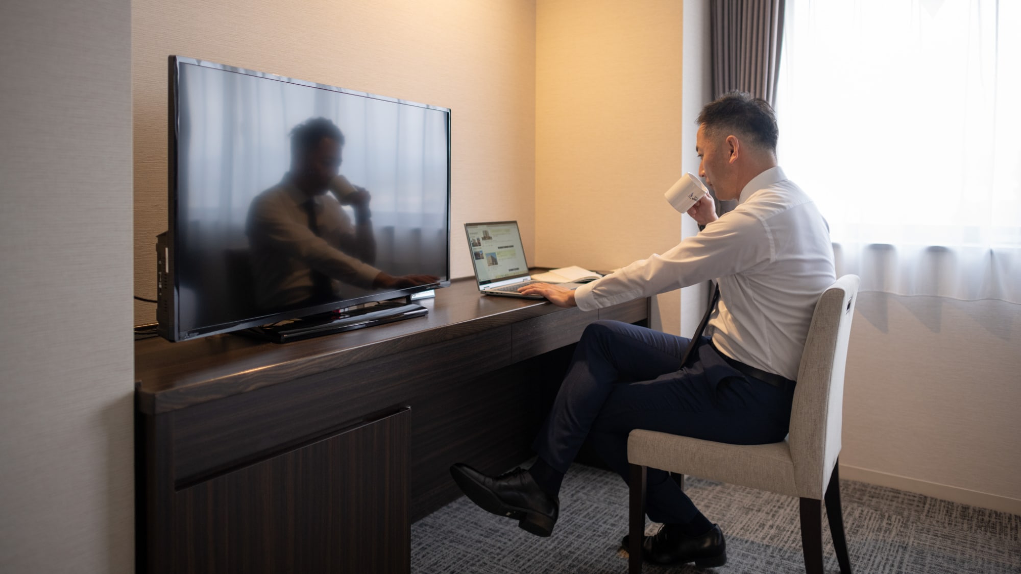 <Annex Single Room> Desk work