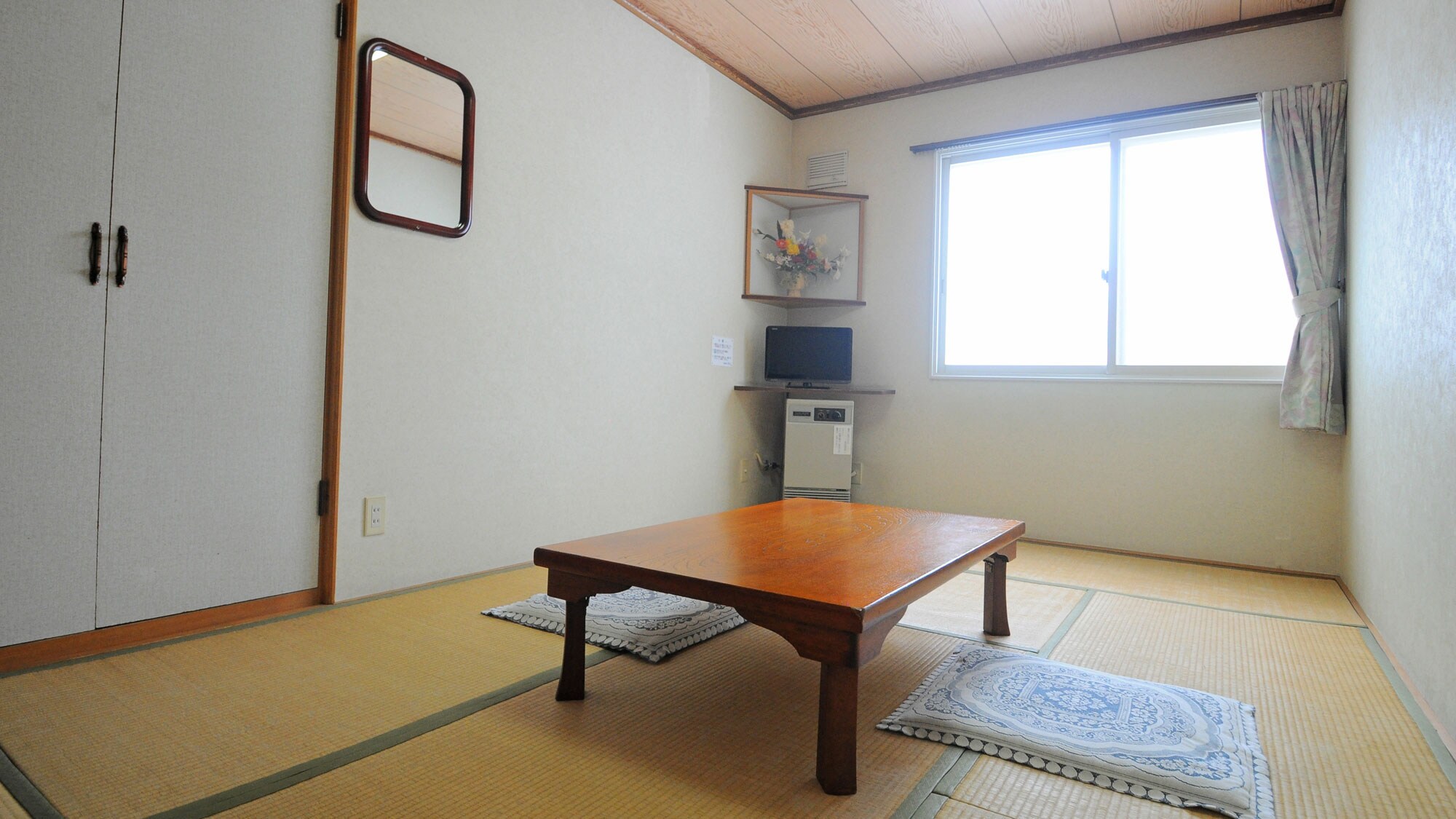 [Japanese-style room for 3 to 4 people] I pay the most attention to maintaining a sense of cleanliness. You can spend a relaxing time while traveling.