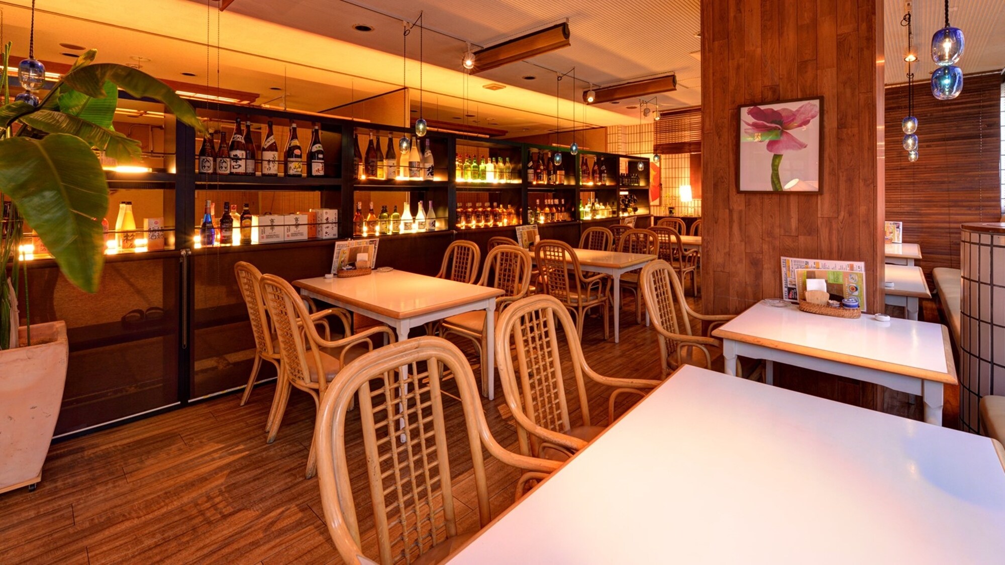 *Anti-Aging Dining (2F)/Enjoy a leisurely meal in a chic and modern restaurant.
