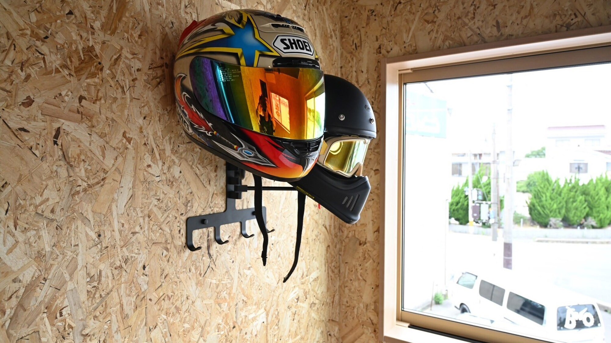 ・[雙人房] 此住宿以摩托車店車庫為概念，為騎士提供充足的娛樂空間。