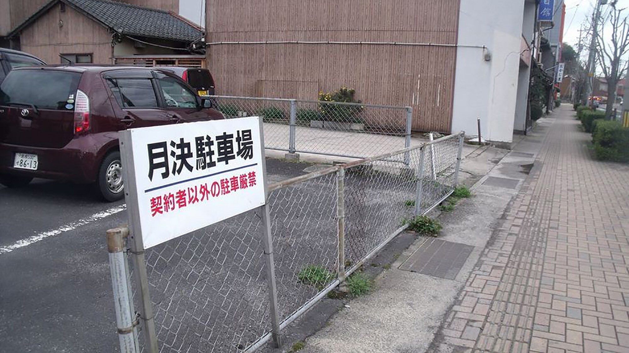 [Example of facilities] Parking lot. If you come by car, please use the monthly parking lot next to the hotel.