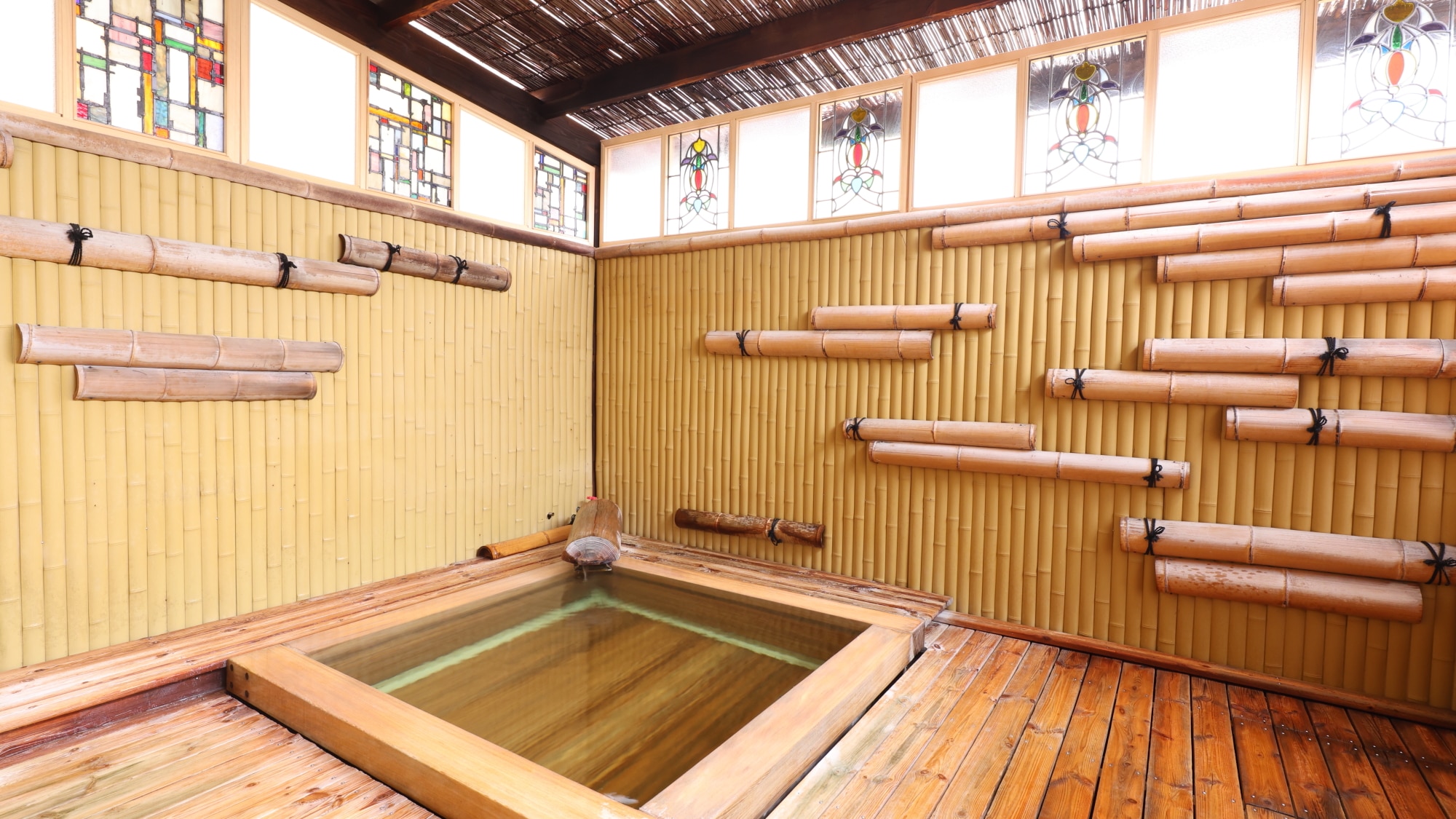 [Top floor] Large open-air bath in guest room with open-air bath