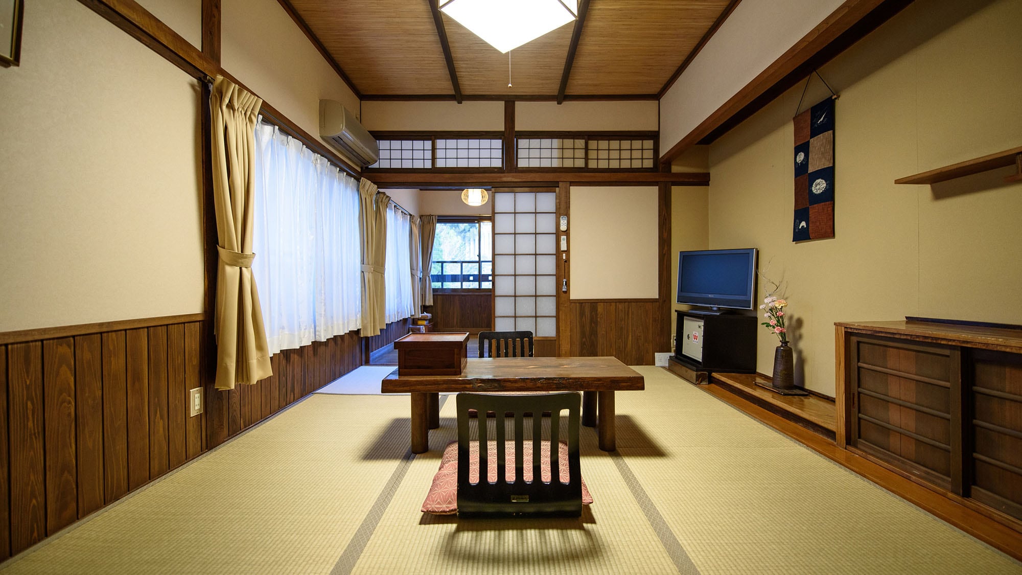 ●[Bangunan utama] Kamar bergaya Jepang (6 tikar tatami + 4 setengah ruang kayu tatami)