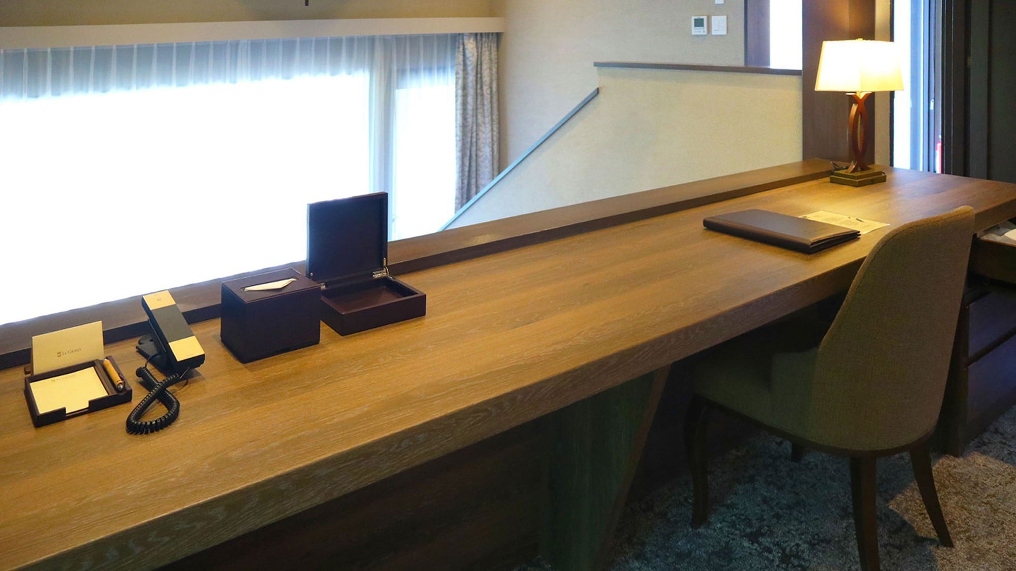 Villa Suite (Double) / 66㎡ / A luxurious suite with a panoramic view of Mt. Asama from the top of the hill.