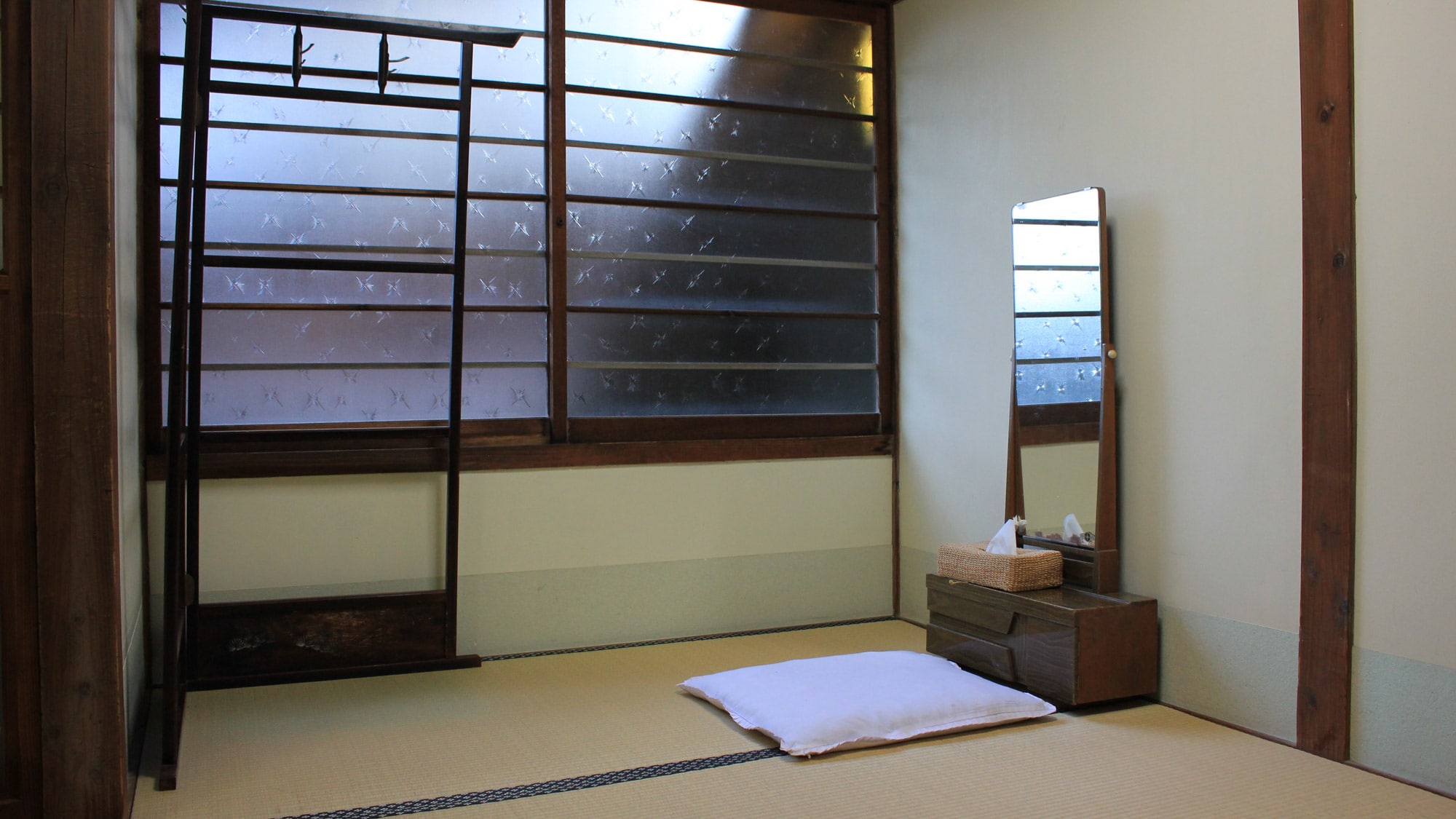 *Example of a guest room: Main room and next room, two rooms of approximately 15 tatami mats each