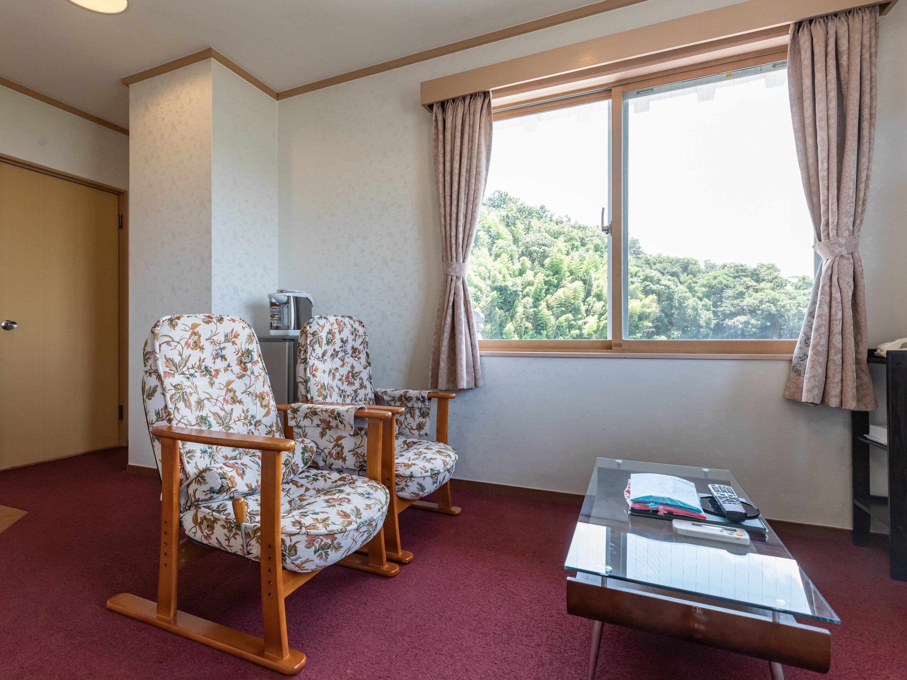 [Non-smoking] Japanese-style room for 1-3 people (with toilet and shared bathroom) 8 tatami mats