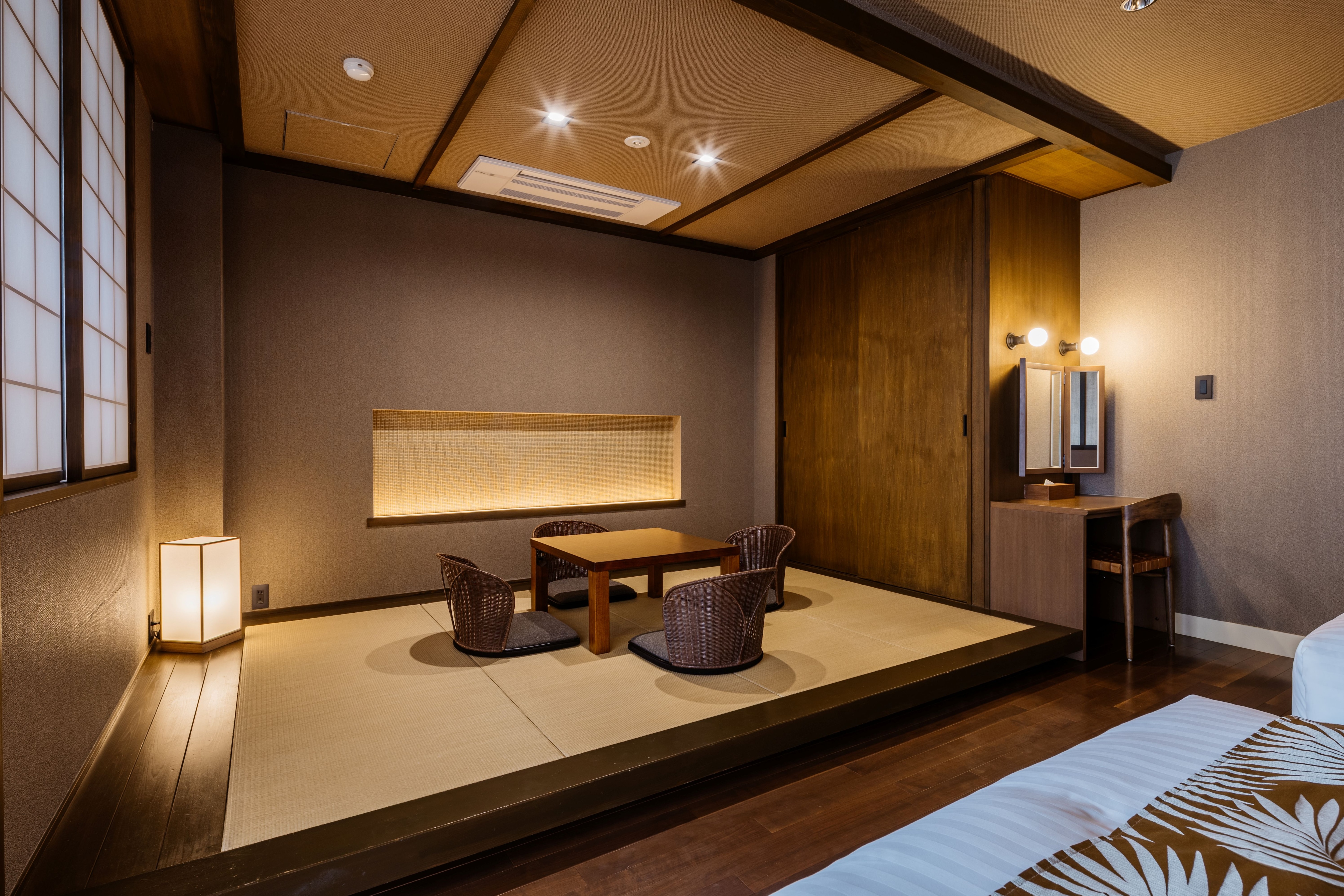 [Lampiran] Lampiran Suite Jepang-Barat S