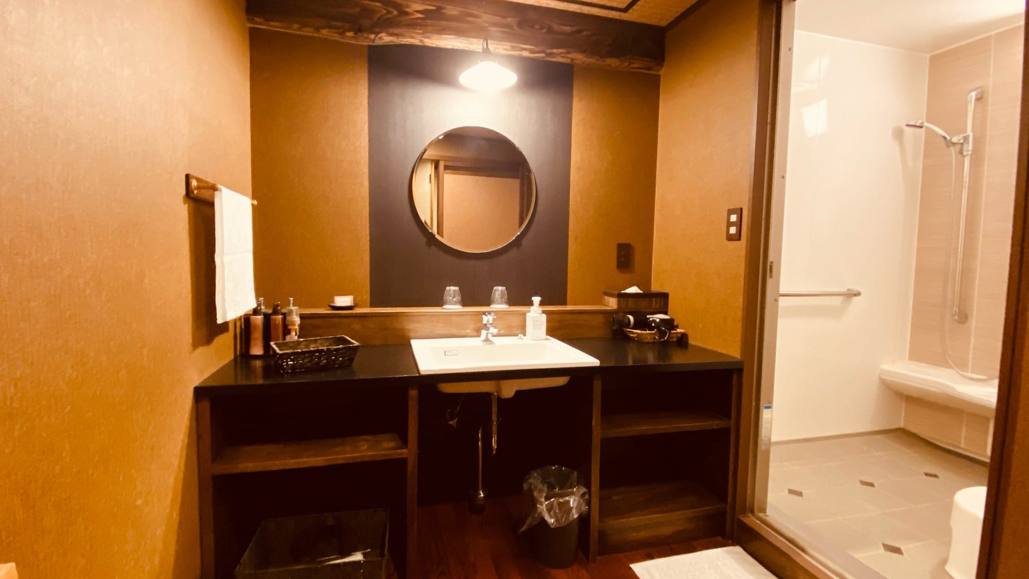 [Annex/Japanese modern twin/with shower]Twin with tatami mats along the river 39 square meters