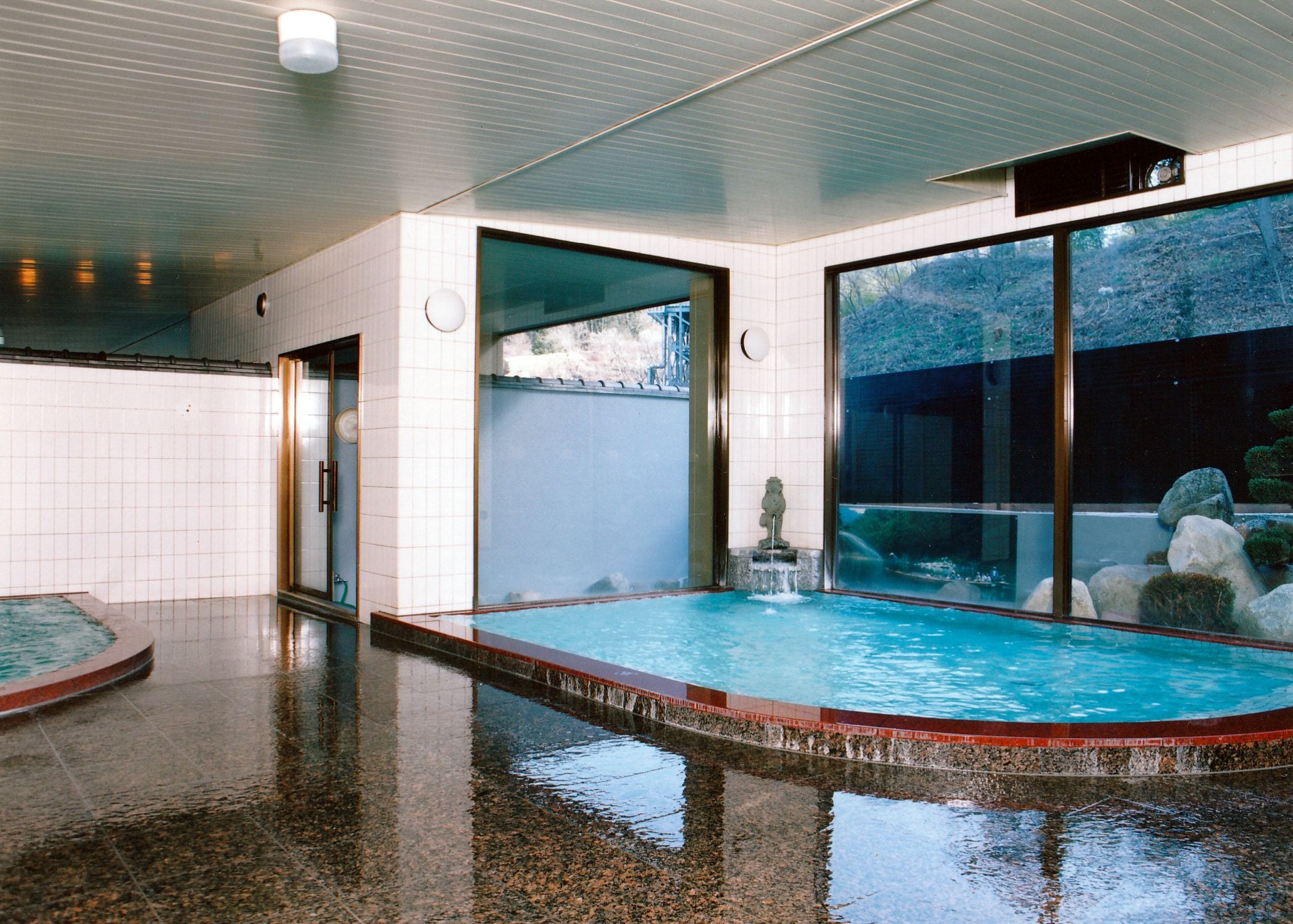 Large public bath (explanation available)