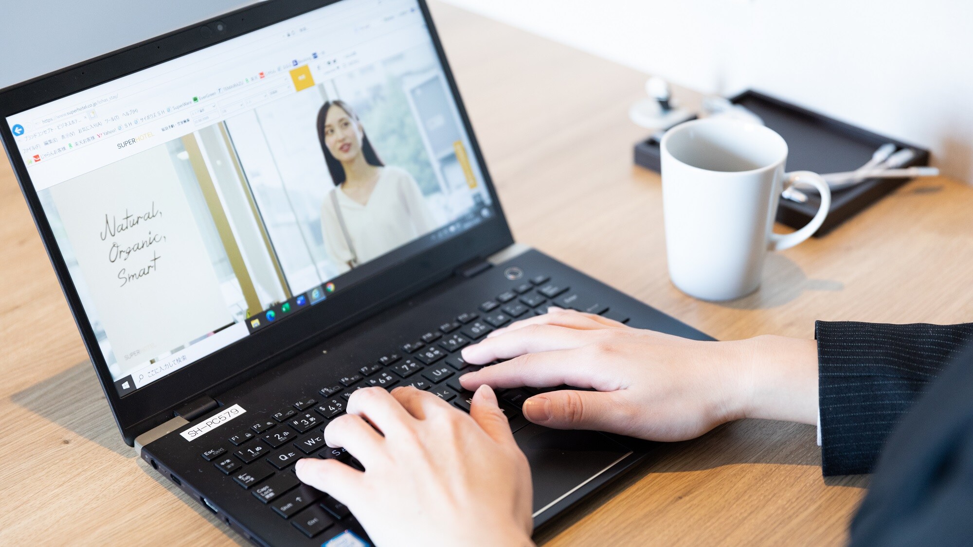 The spacious desk makes it easy to work