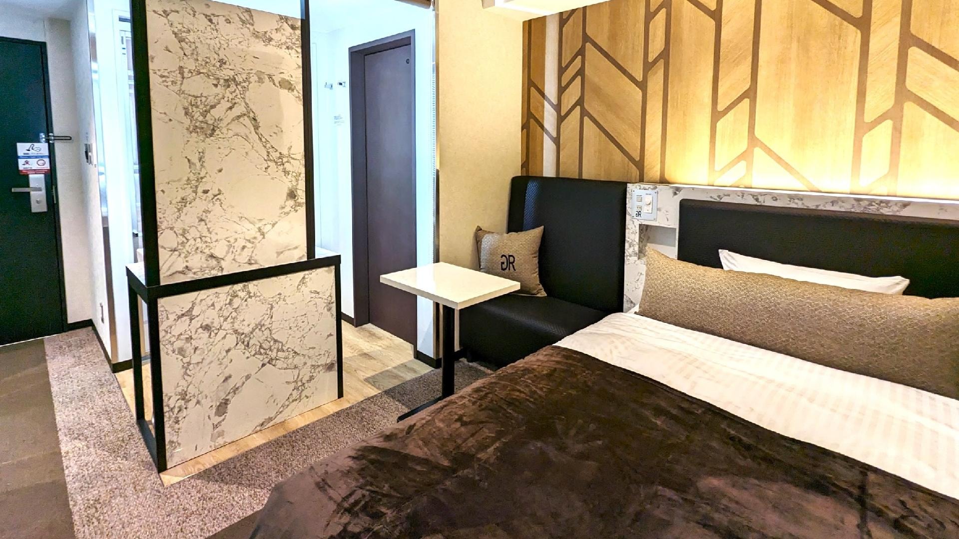 Single room (shower booth/independent washbasin type)