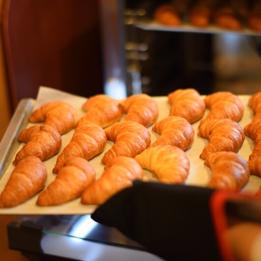 Buffet breakfast: freshly baked bread