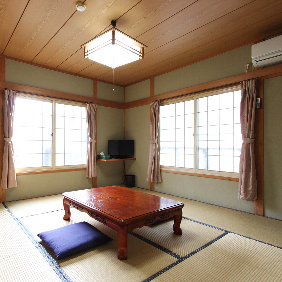 Japanese-style room (10 tatami mats)