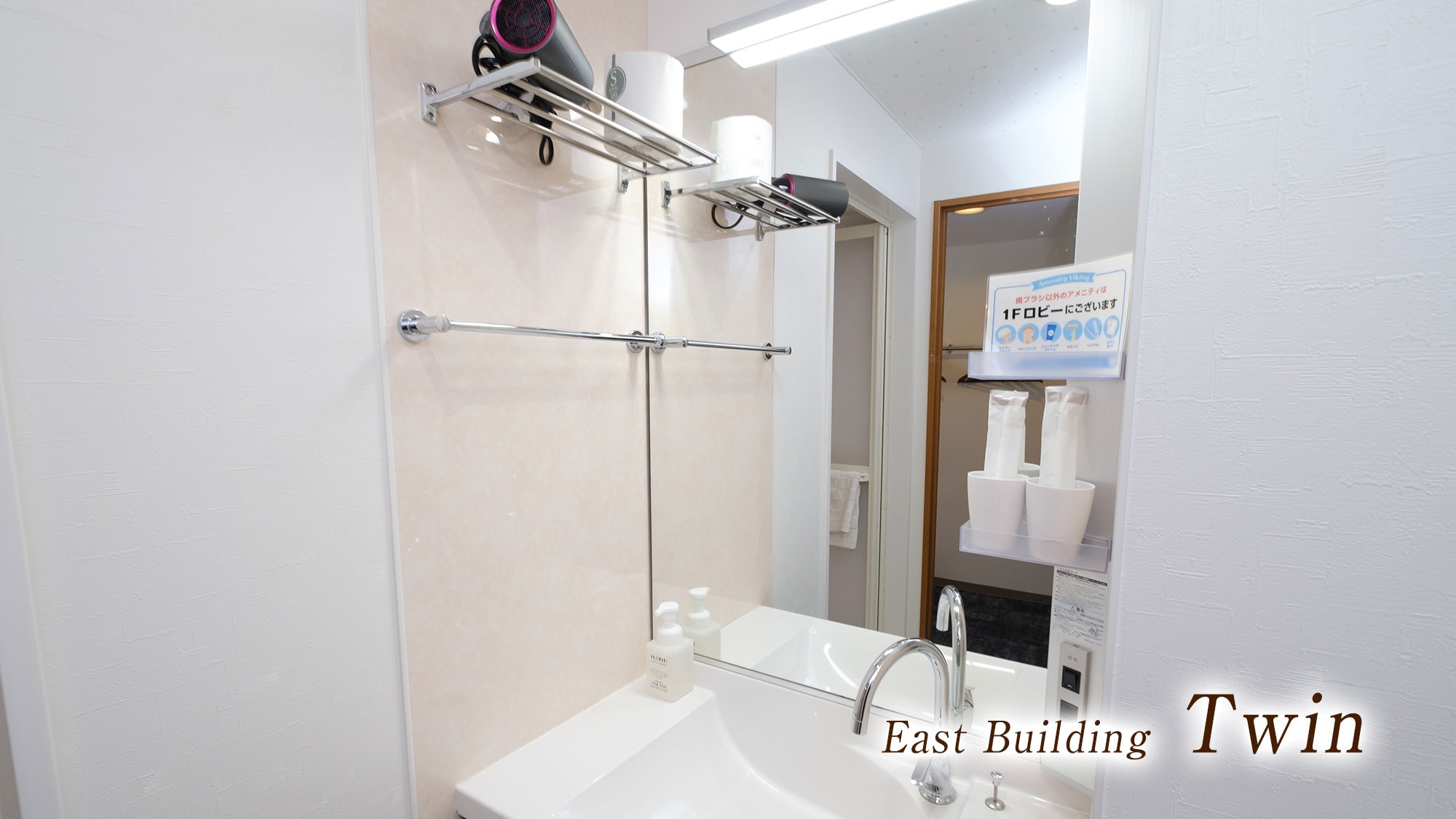 [East Wing Twin Room] [Spacious sink is convenient!] Shower booth included / High-quality space with wide desk