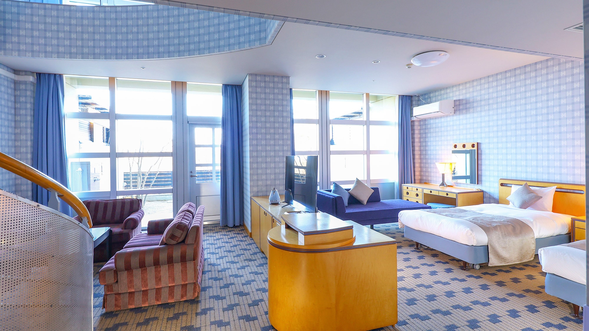 Suite with open-air bath and four-story maisonette