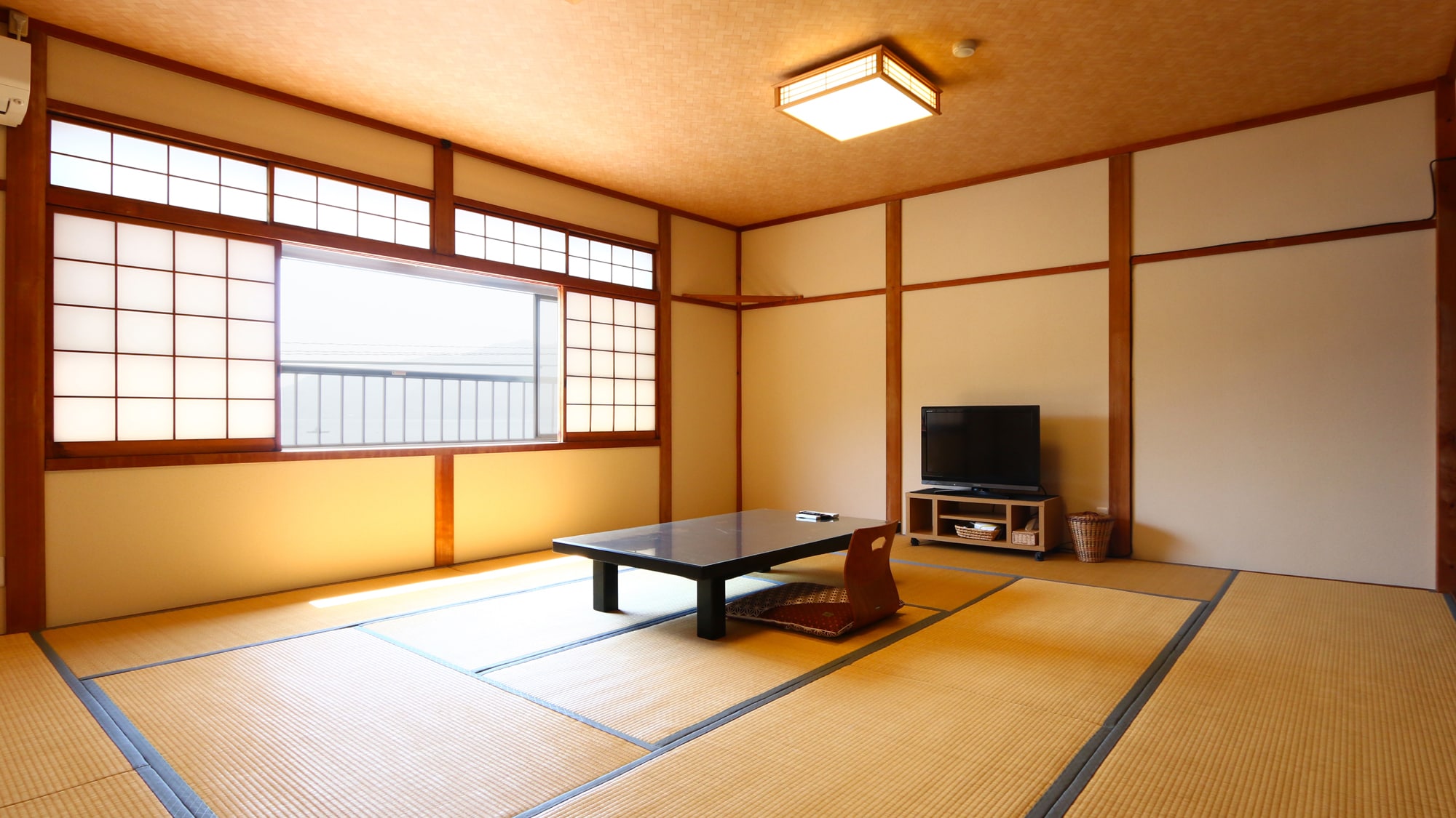 Wallpaper renewal [A purely Japanese-style room with an ocean view]