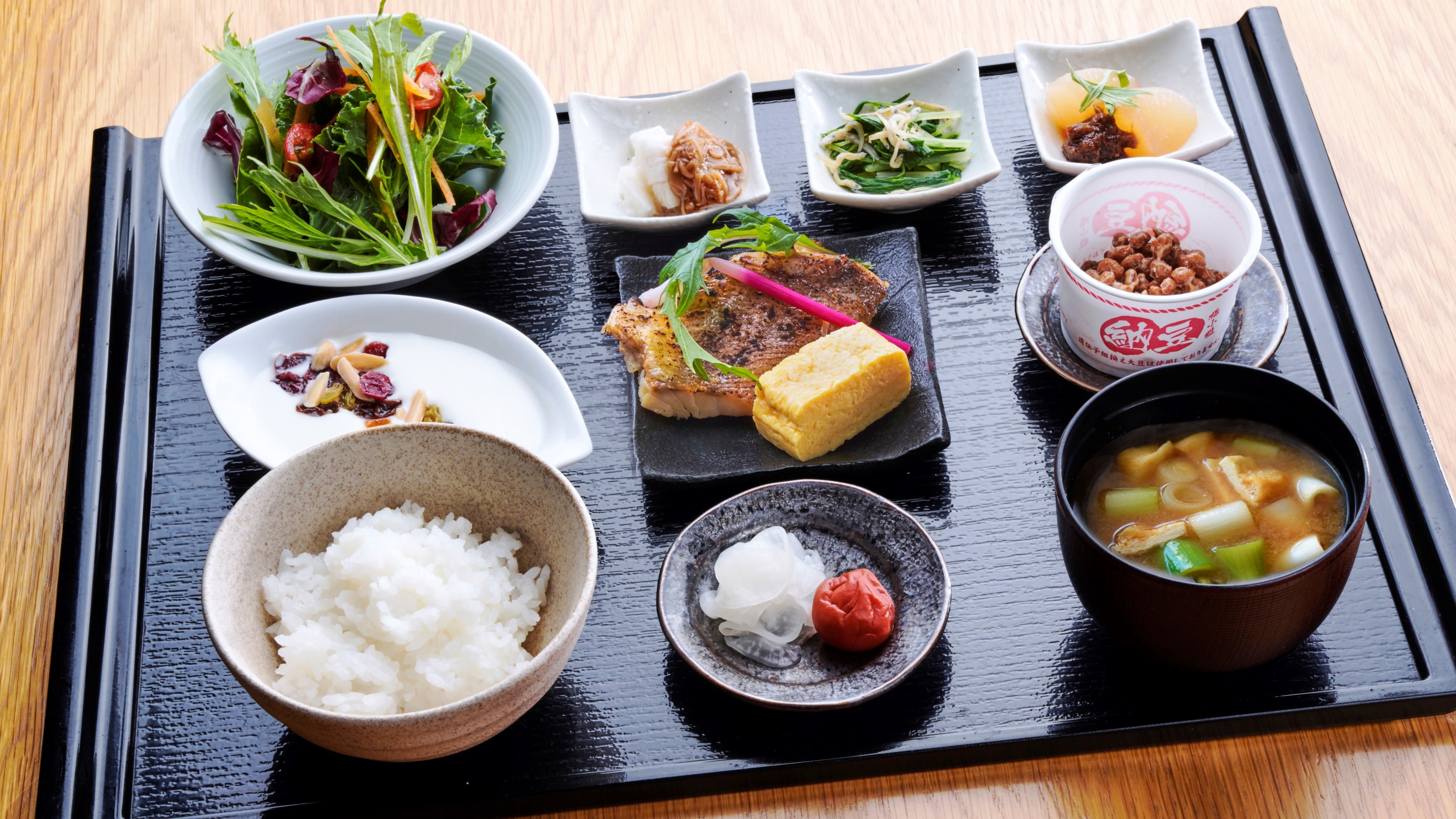 [Breakfast] Japanese set meal