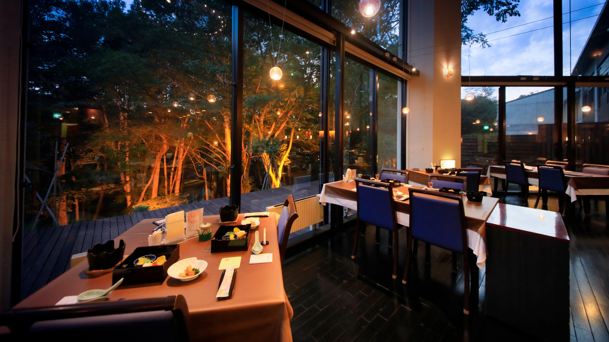 restaurant*