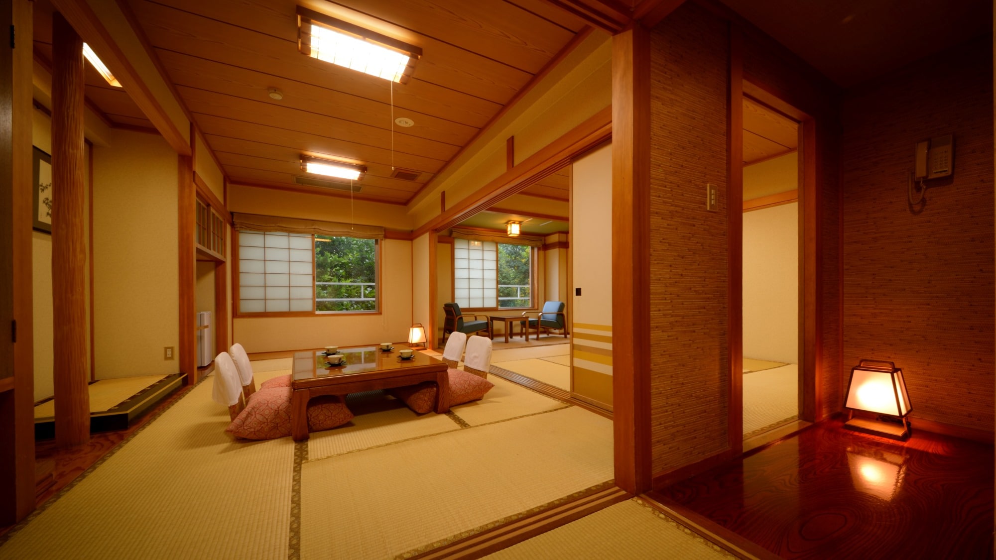 [Special Japanese-style room 10 tatami mats + 10 tatami mats] Special Japanese-style room with 2 consecutive rooms