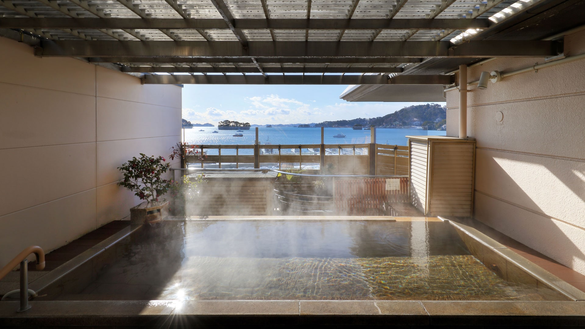 Women's open-air bath①