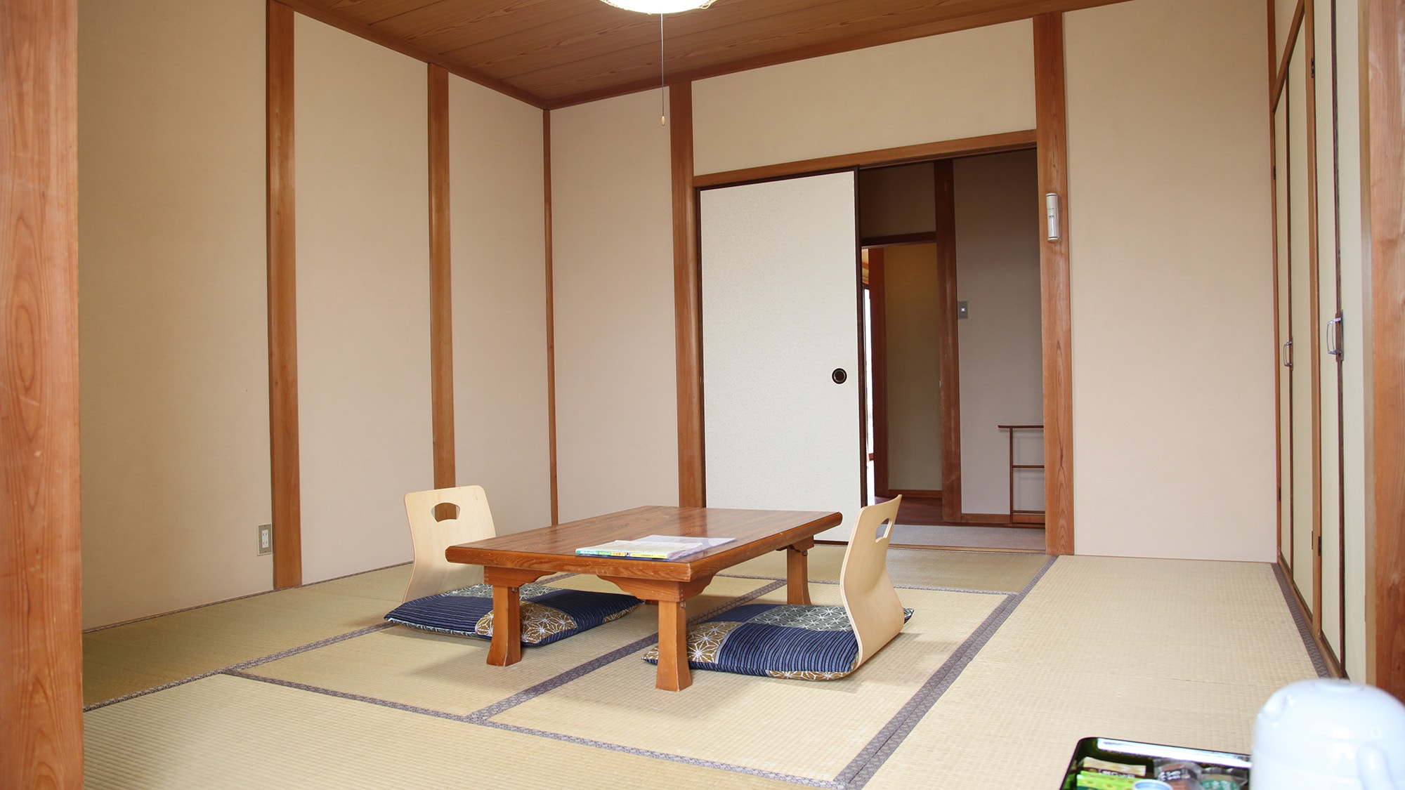 *8 tatami mats (with toilet and washroom)