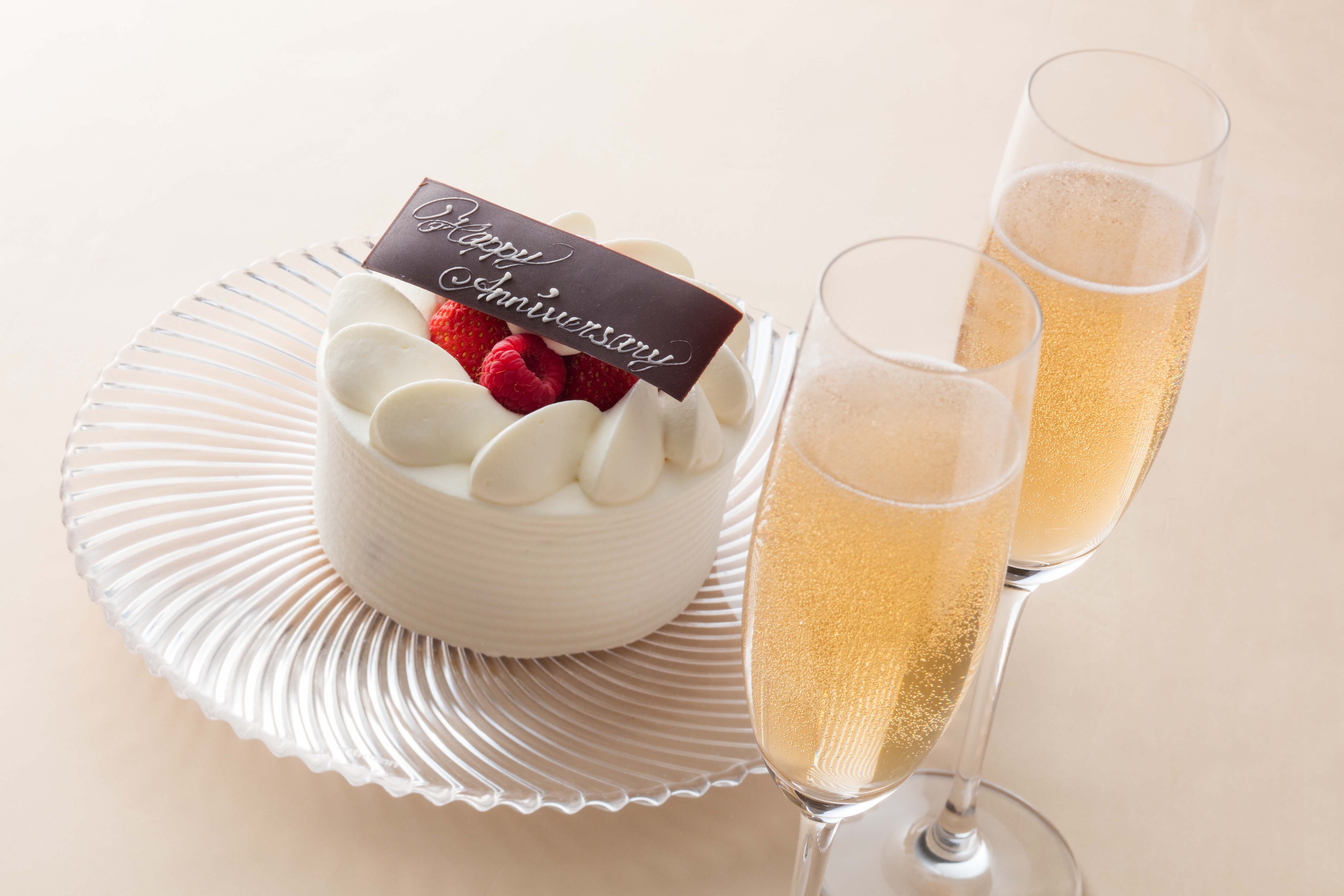 Champagne & whole cake