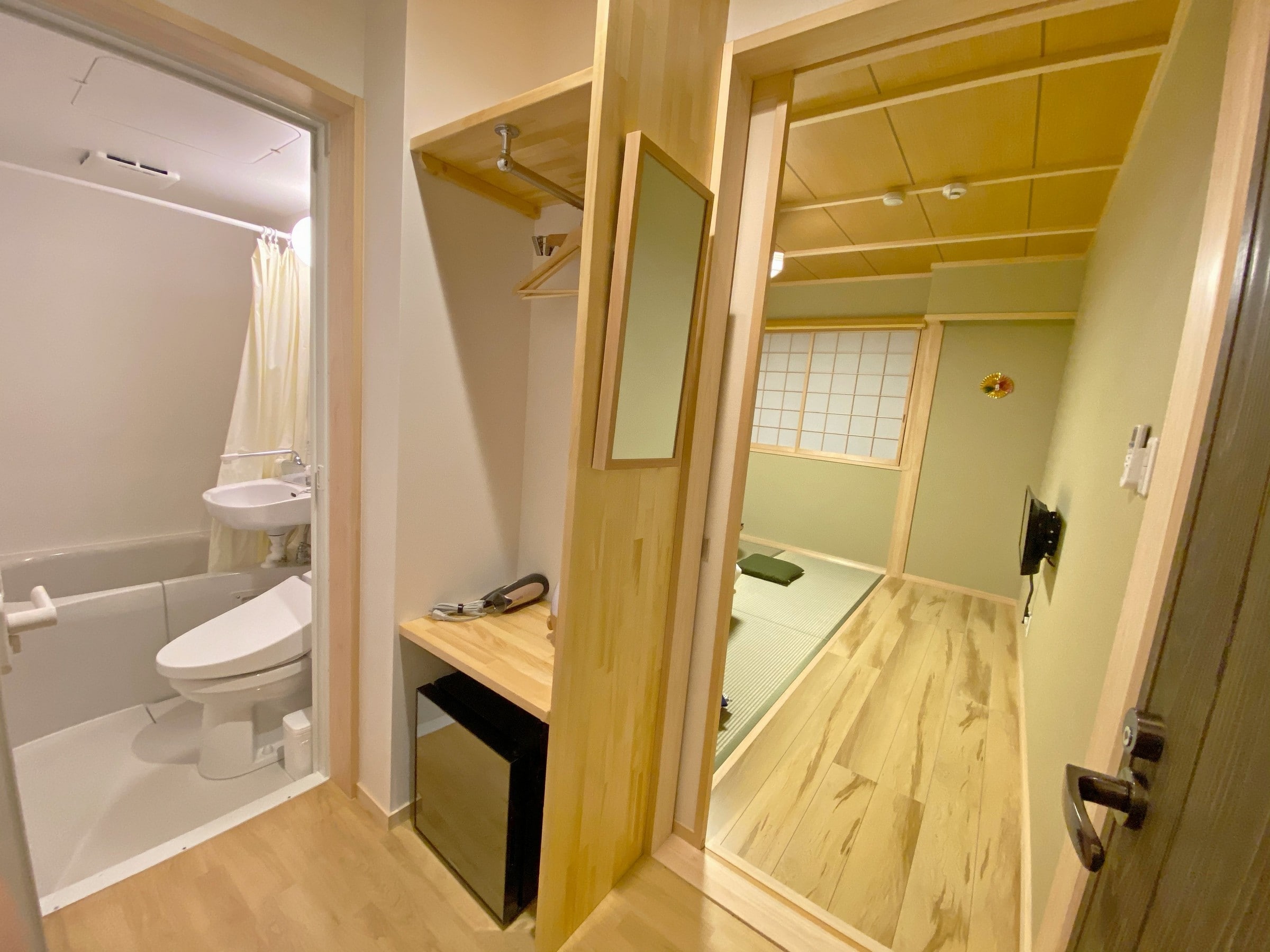 Each room has a shower and a unit bath for a comfortable stay.