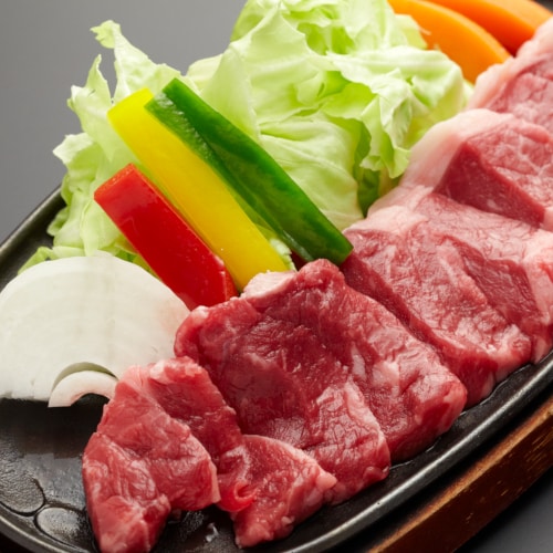 Nagasaki beef grilled on a ceramic plate