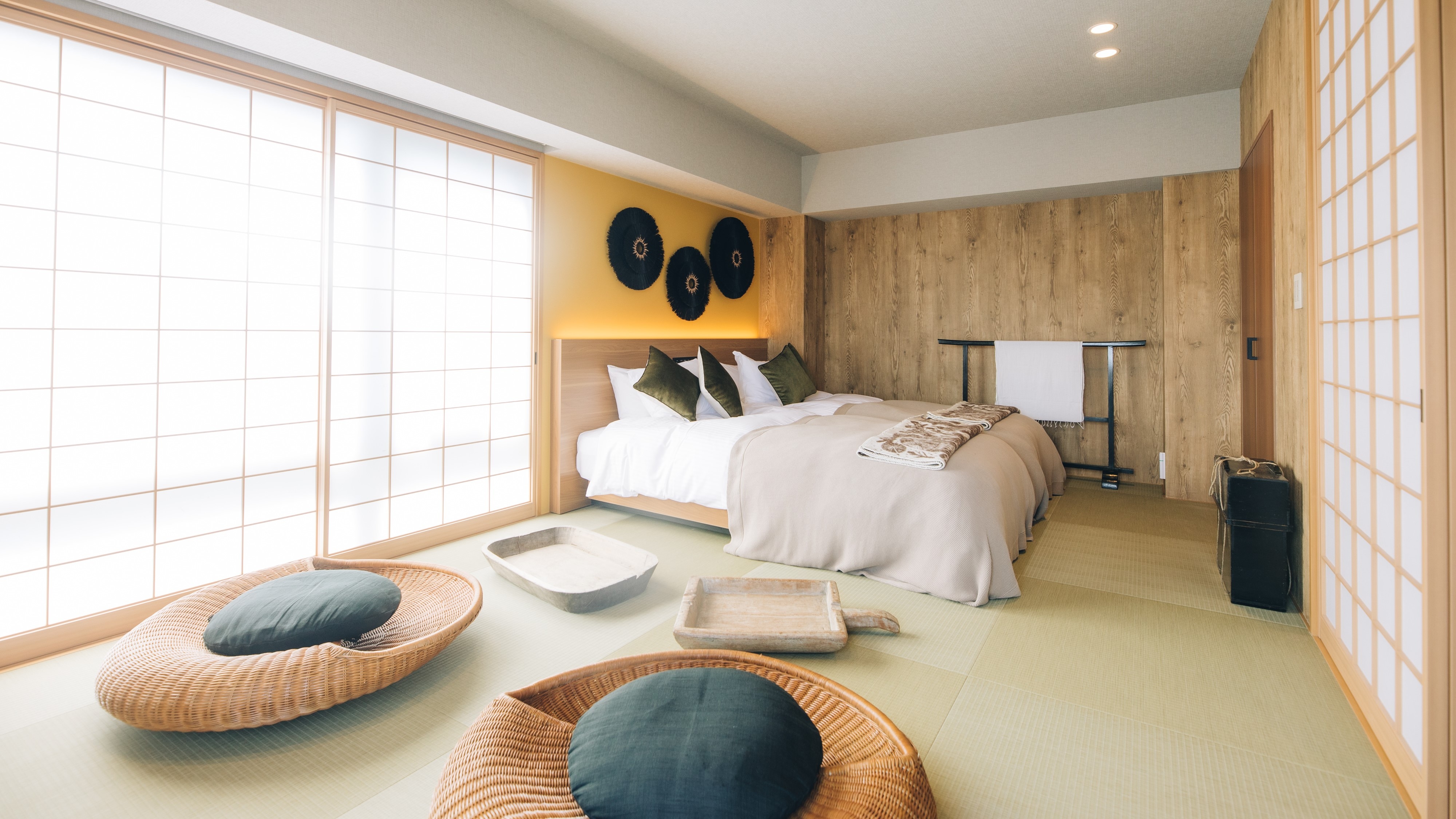 You can relax in a spacious Japanese-style room. (P2BRJ)
