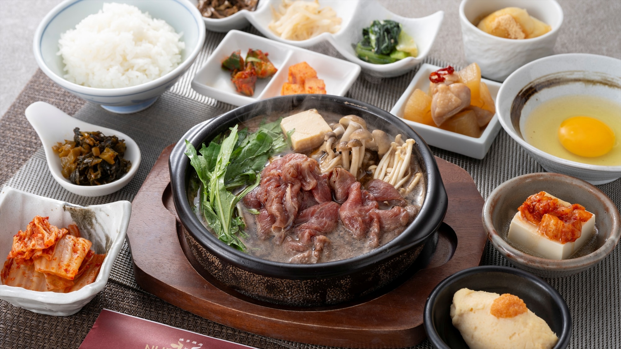 [Breakfast] Enjoy a light and refreshing Japanese delicacy with a sukiyaki sauce that enhances the delicious flavor of Japanese Black Wagyu beef.