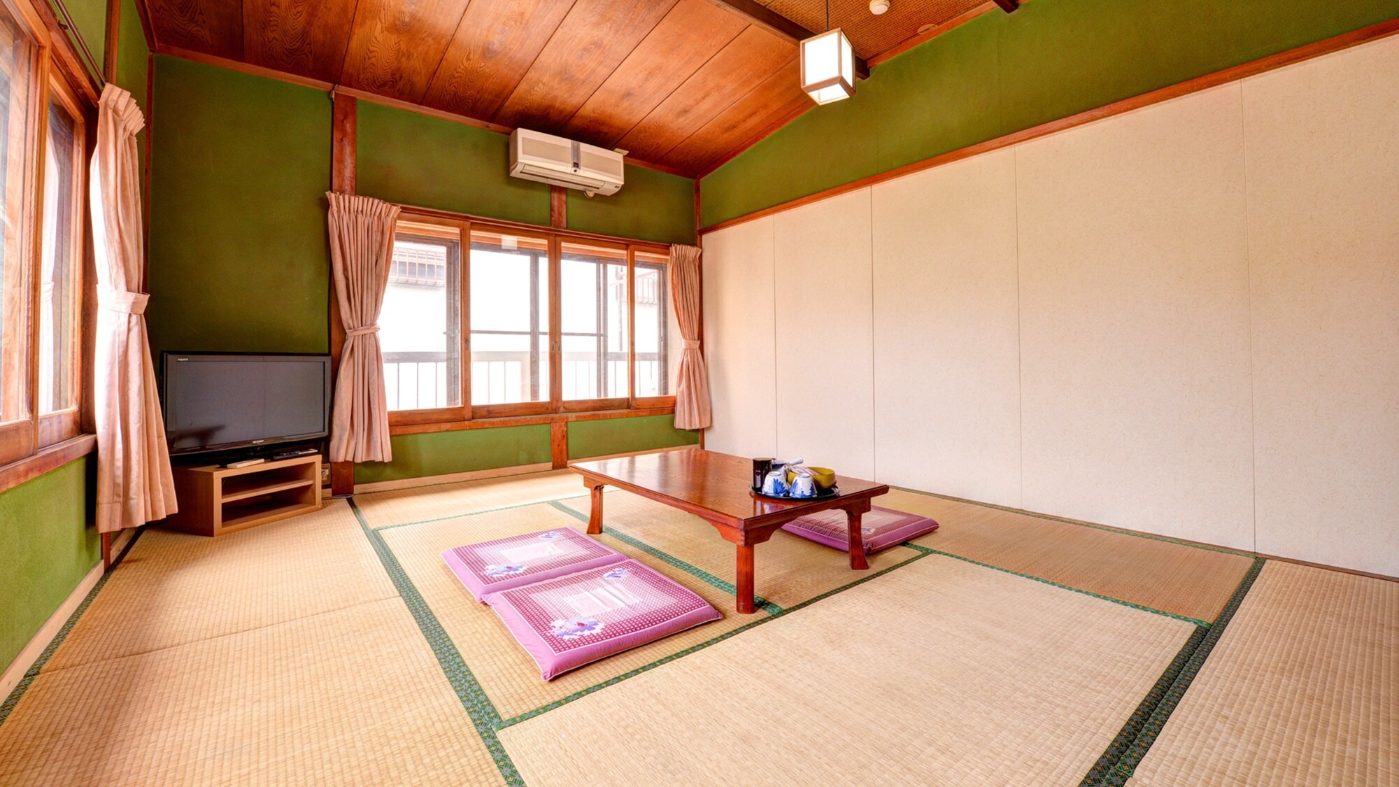 *10 tatami Japanese-style room (example of guest room)/)/A simple yet well-maintained room. Please take your time and enjoy island time.