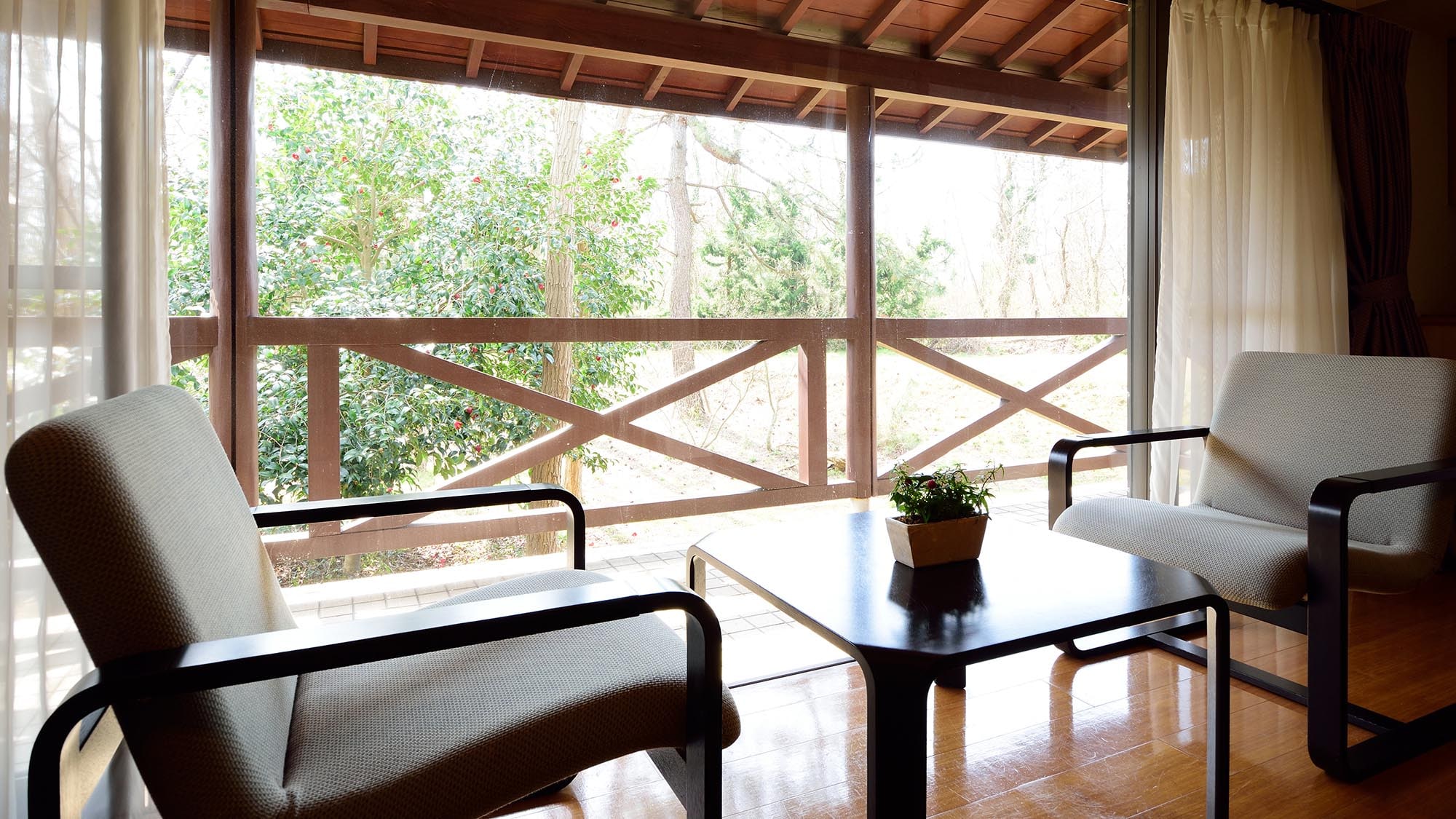 ● [Hanare Japanese-style room] Japanese-style room 12.5 tatami mats + porch