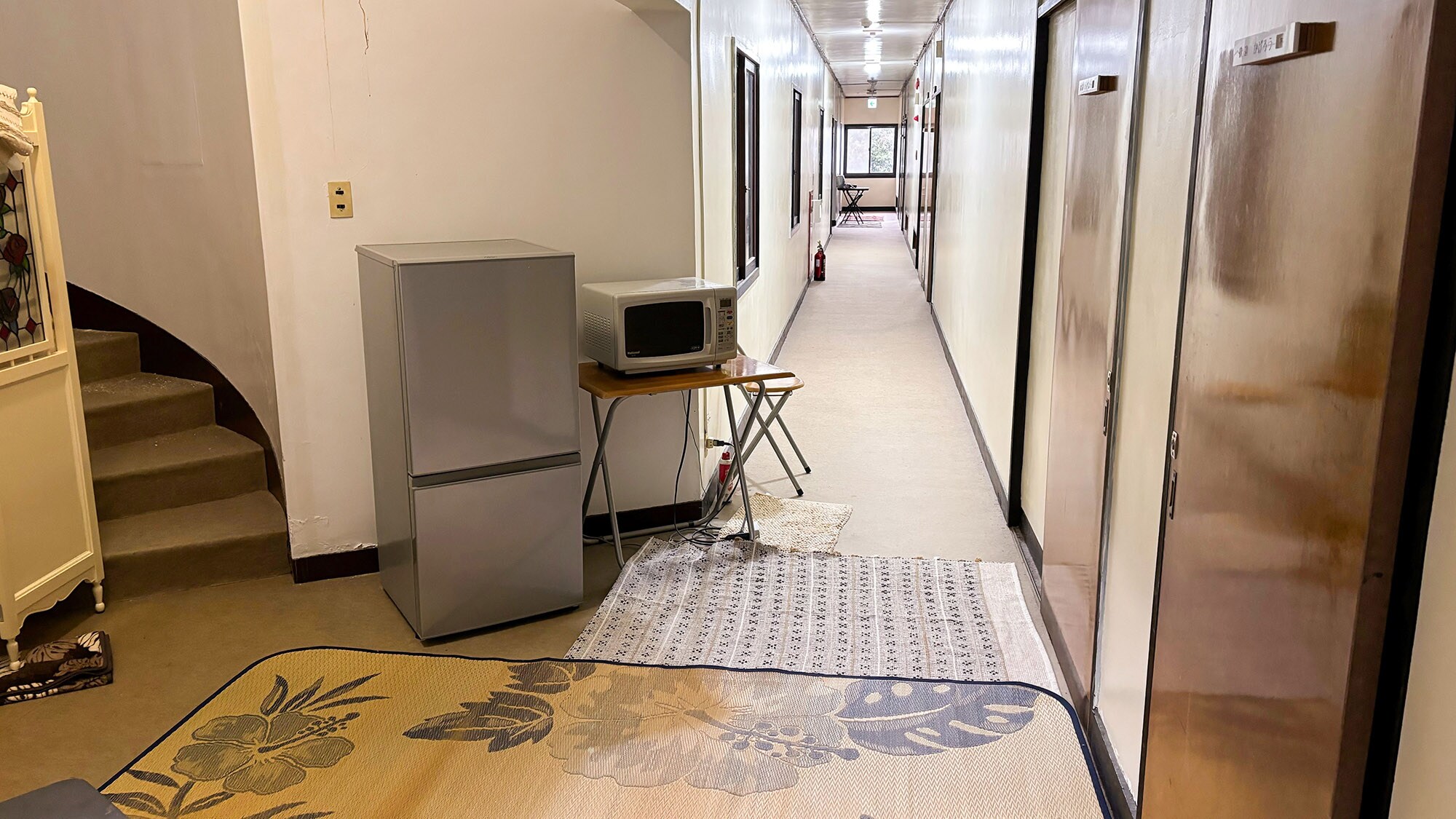 ・[Corridor] There is a microwave and refrigerator in the hallway. Please feel free to use it.