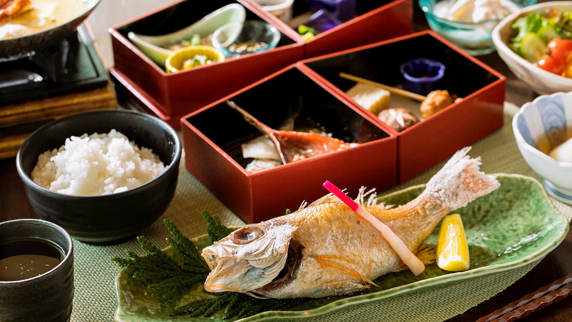 [Luxurious breakfast with rosy seabass]