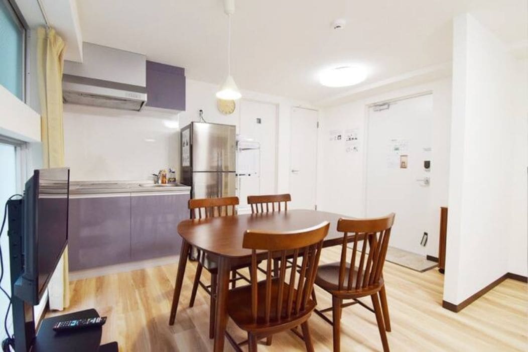 202 Living room and kitchen