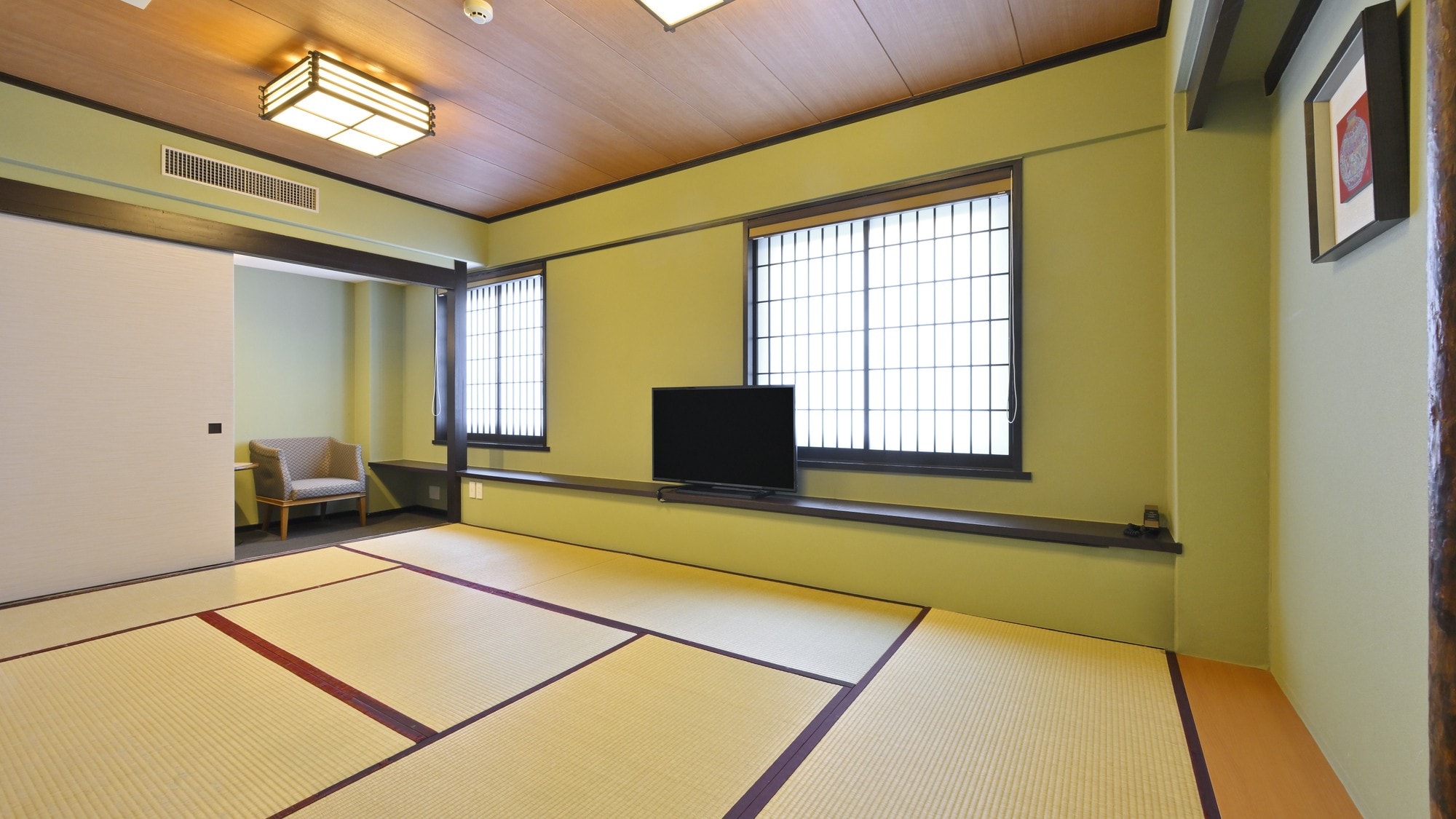 ■Main building Japanese-style room (33.9 square meters) Spacious and comfortable.
