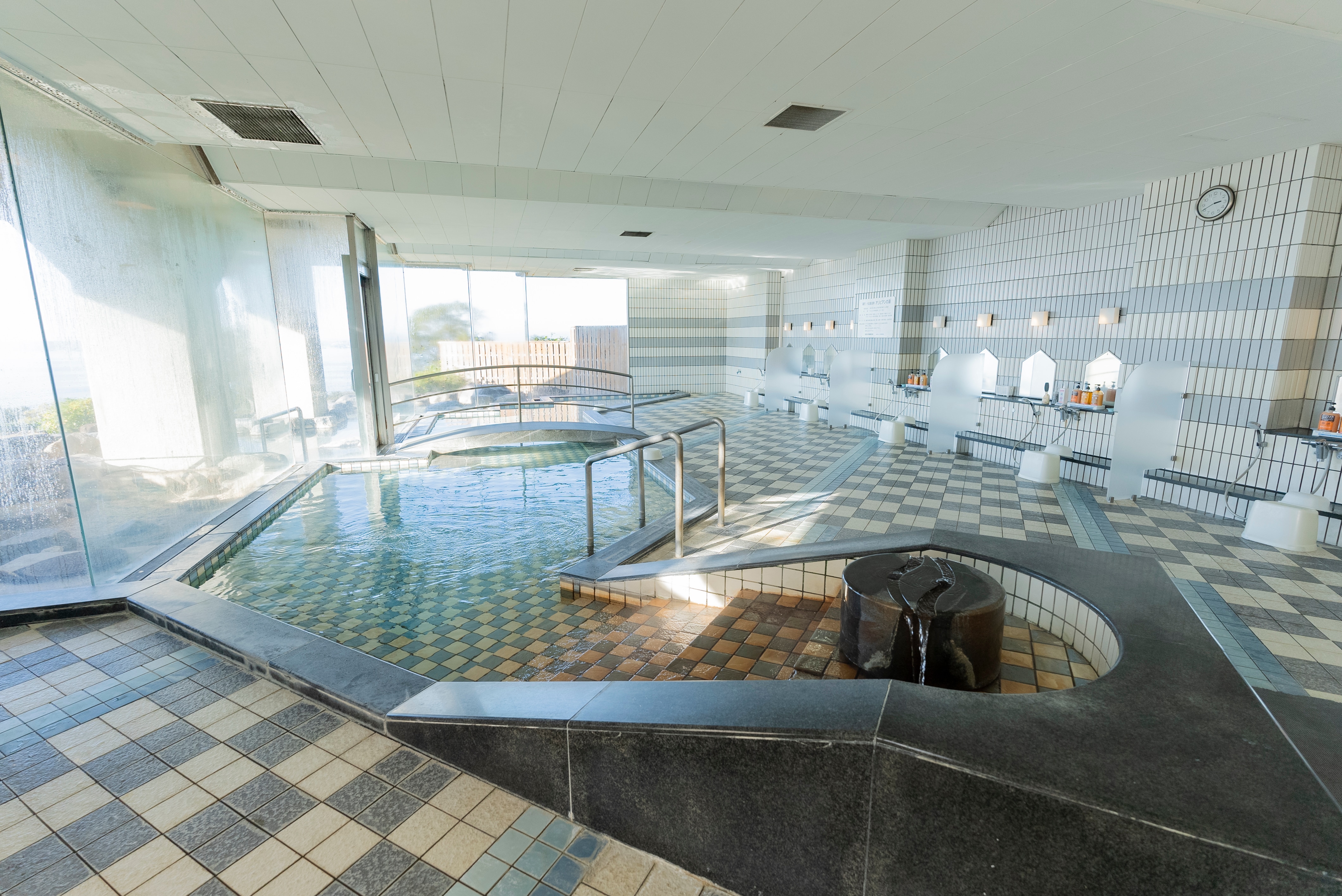 Large communal bath, indoor bath