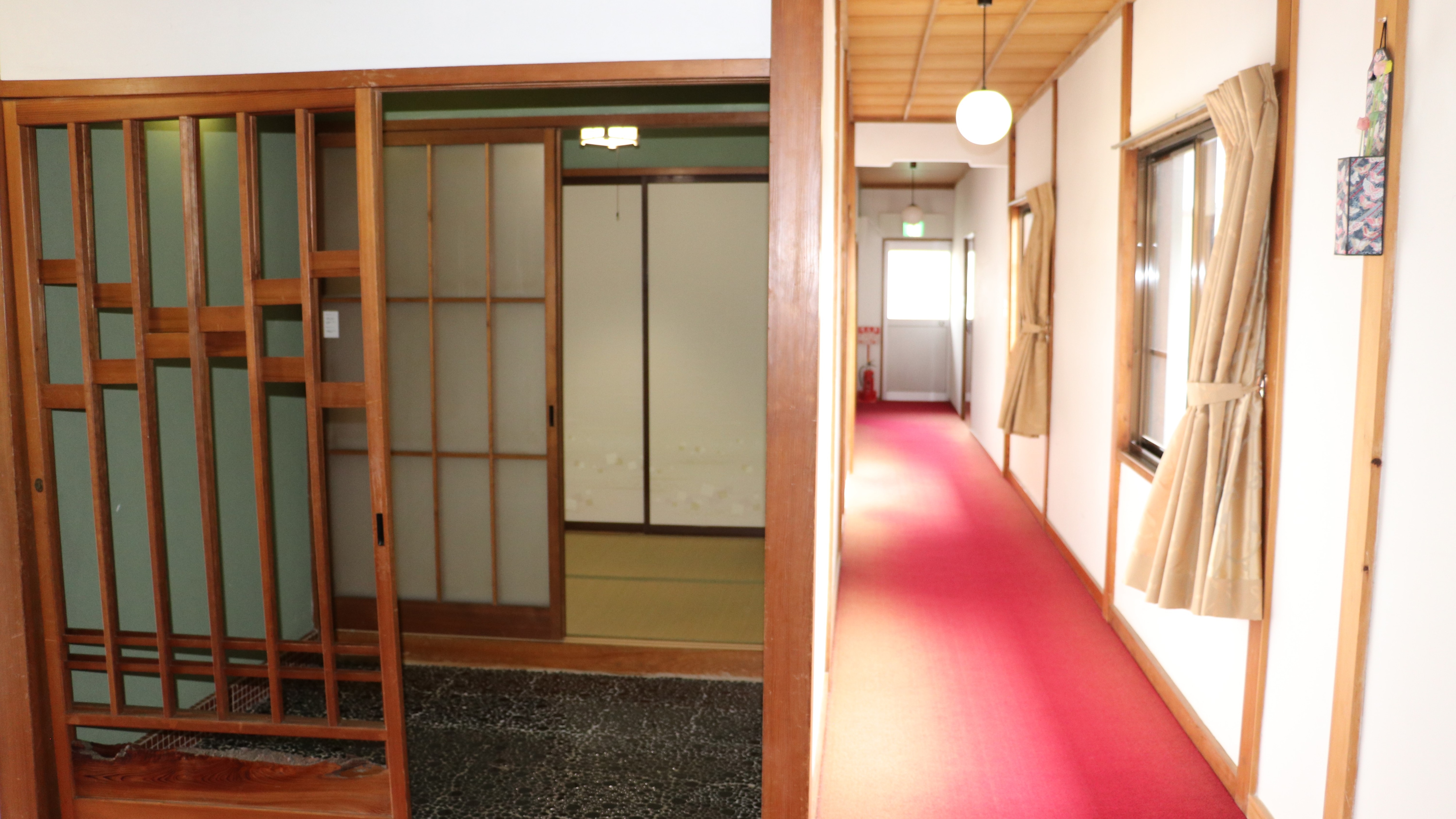 ชั้น 2 ห้องสไตล์ญี่ปุ่น 8 เสื่อทาทามิ ทางเข้า