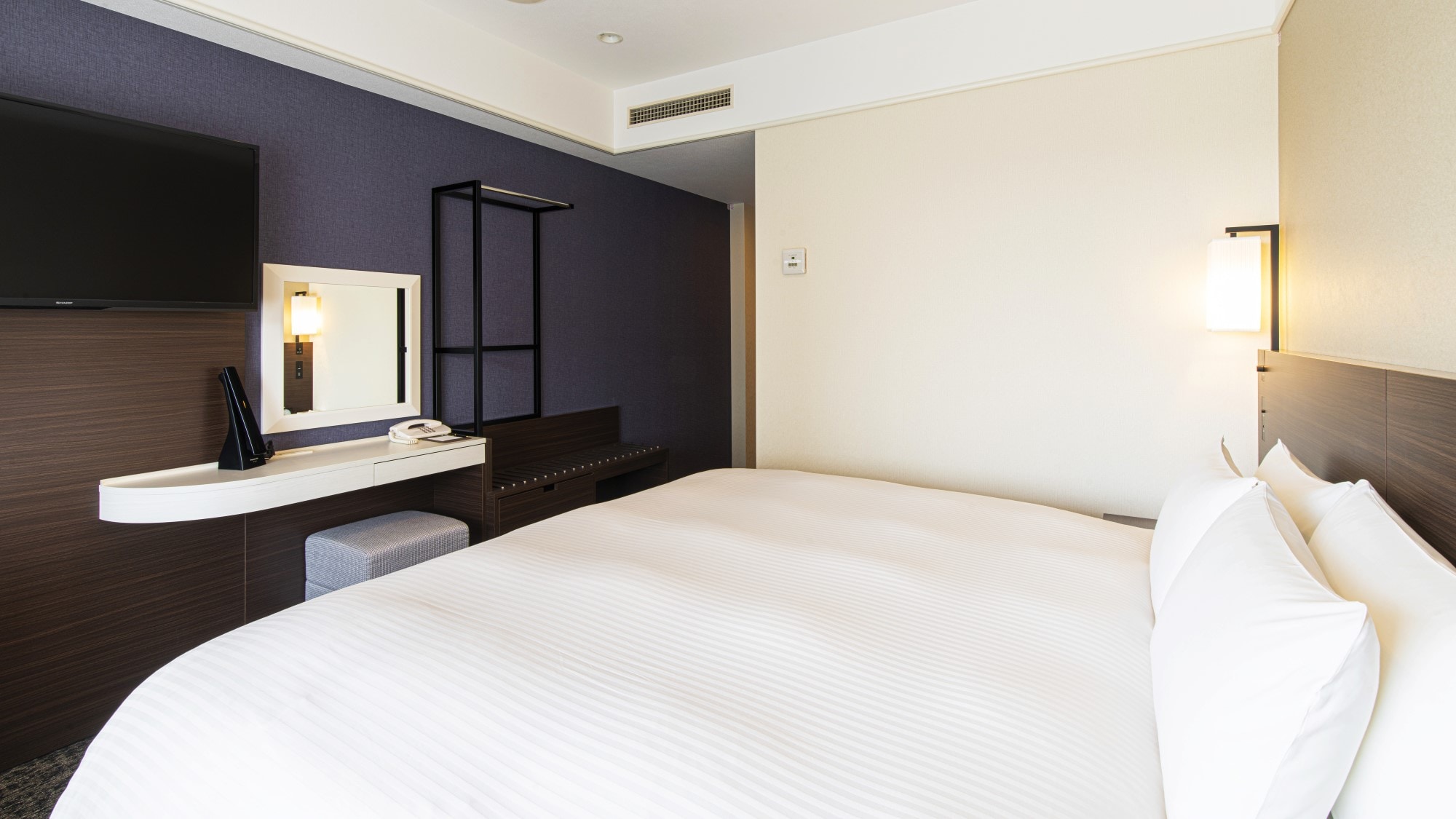 [Family Double Room] A 200cm wide king-size bed is comfortable for up to two children to sleep in together.