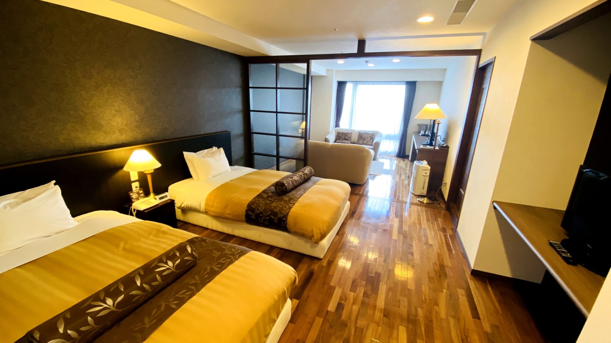 [Moka/Hanaha]: Twin room + living room