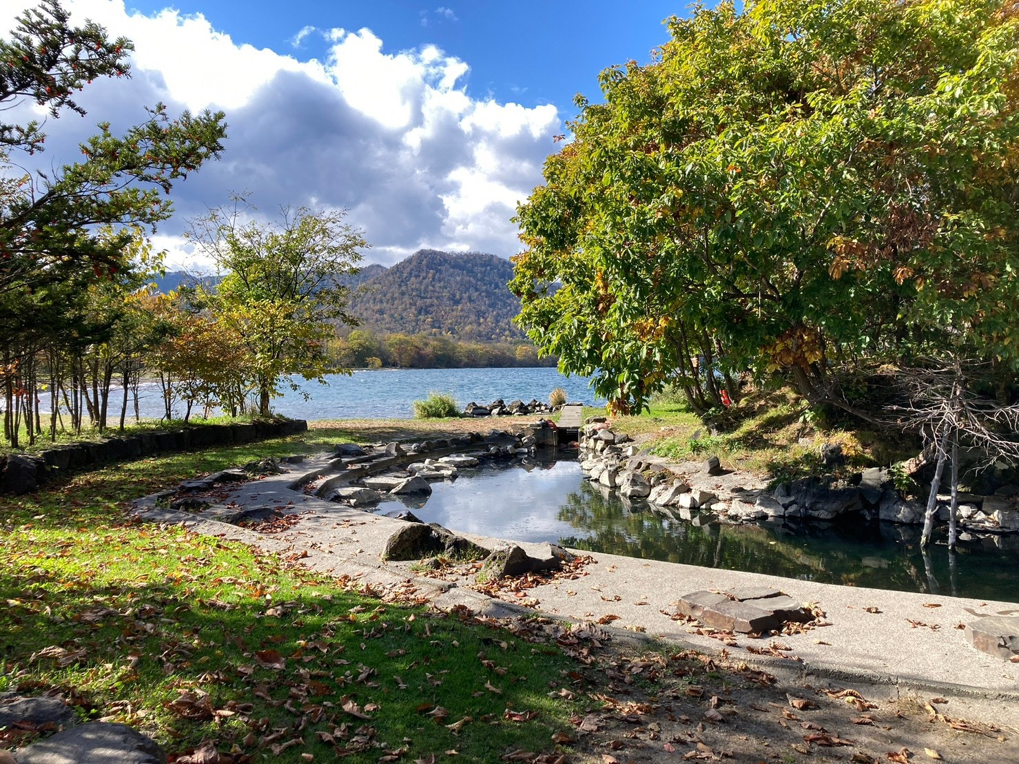 Wakoto Onsen on the shores of Lake Kussharo in autumn