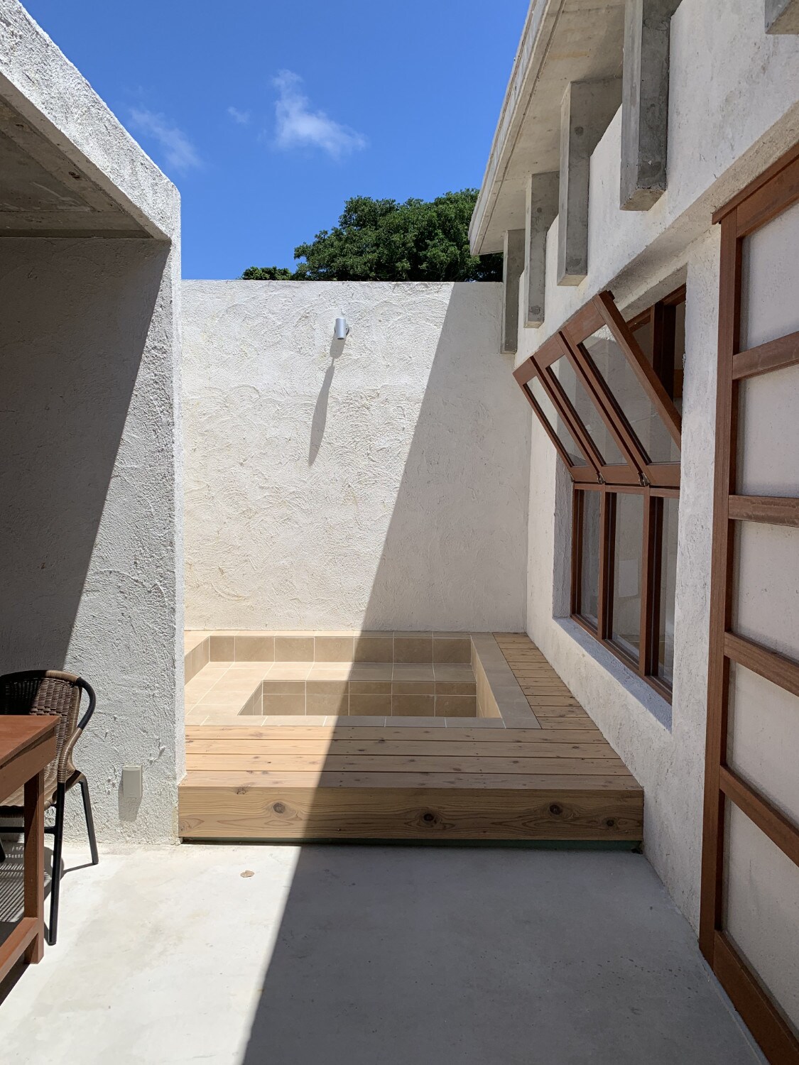 Open-air bath room