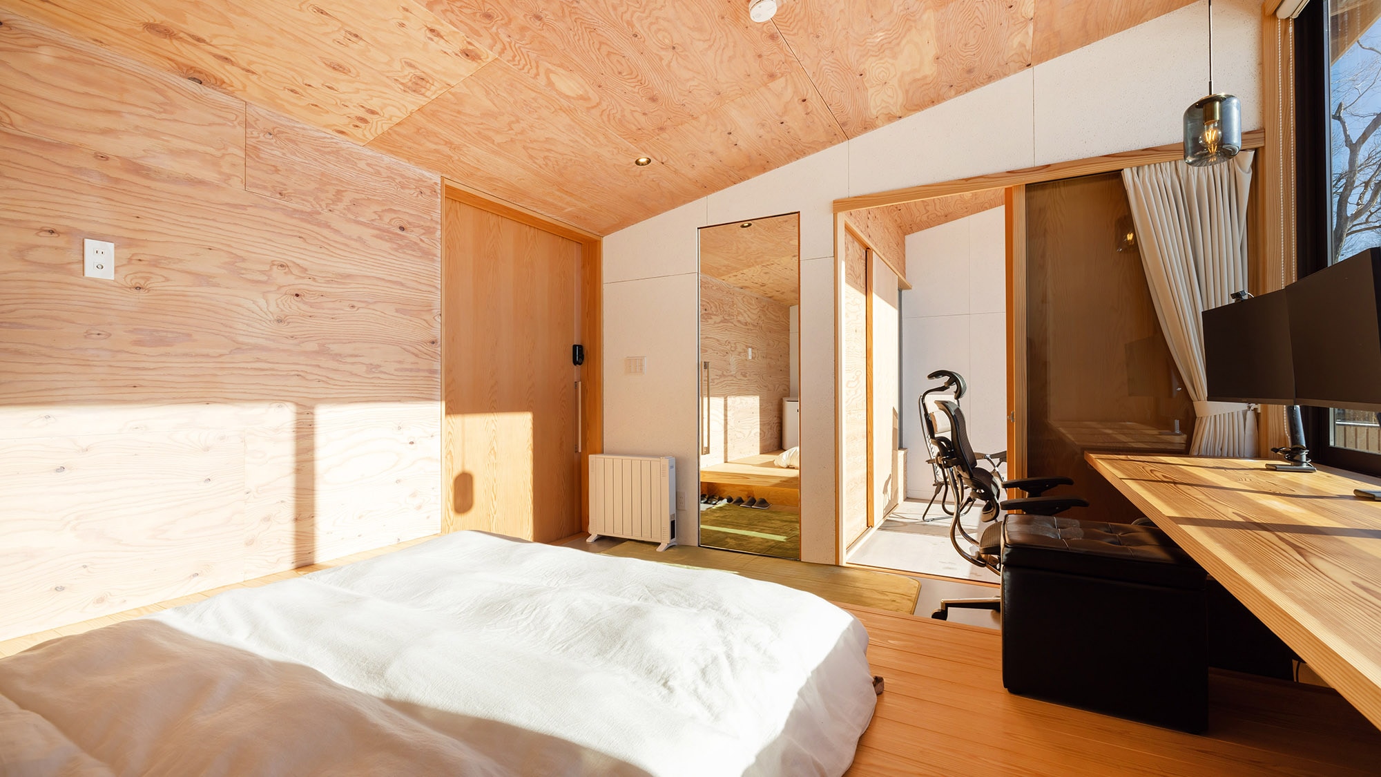 ・[Kamar tidur ganda] Kamar bercirikan serat kayu yang menciptakan suasana hangat dan tenang.