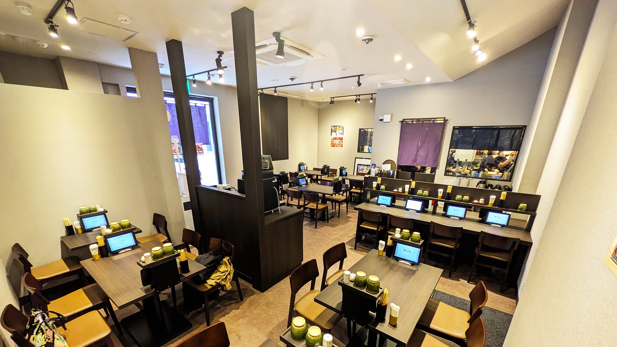 Bên trong nhà hàng "Unakama"