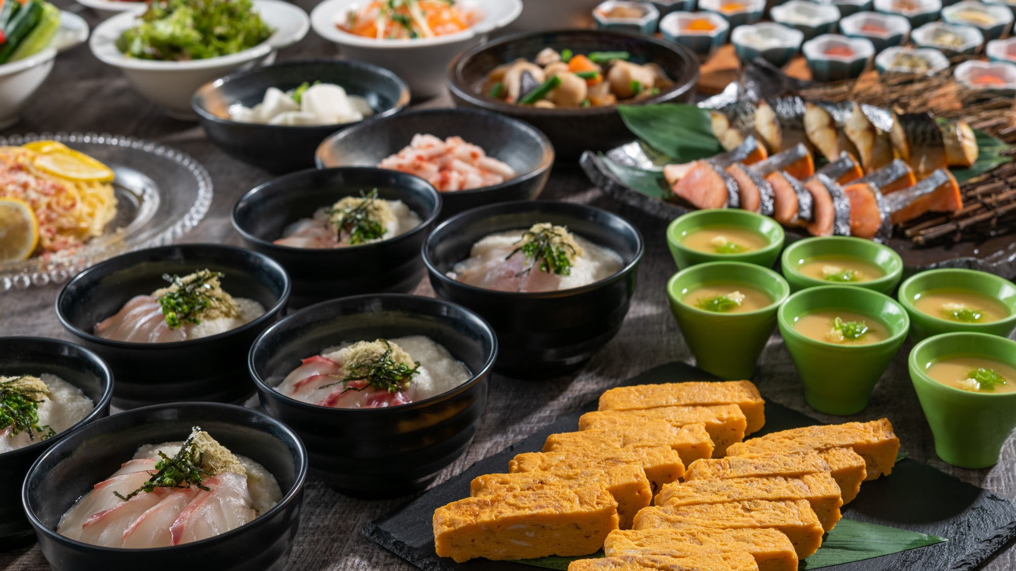 [Breakfast] Japanese, Western, and Chinese buffet with everything from local cuisine to standard menu items!