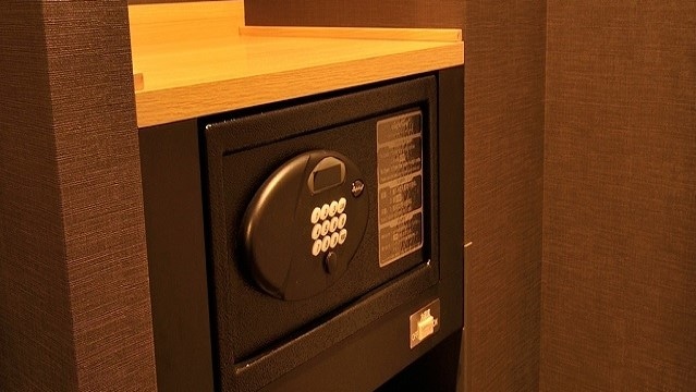 ◆ Safety box A sturdy safe for valuables is installed in all guest rooms.
