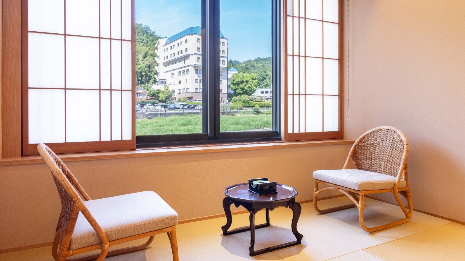 日式八叠榻榻米房间示例