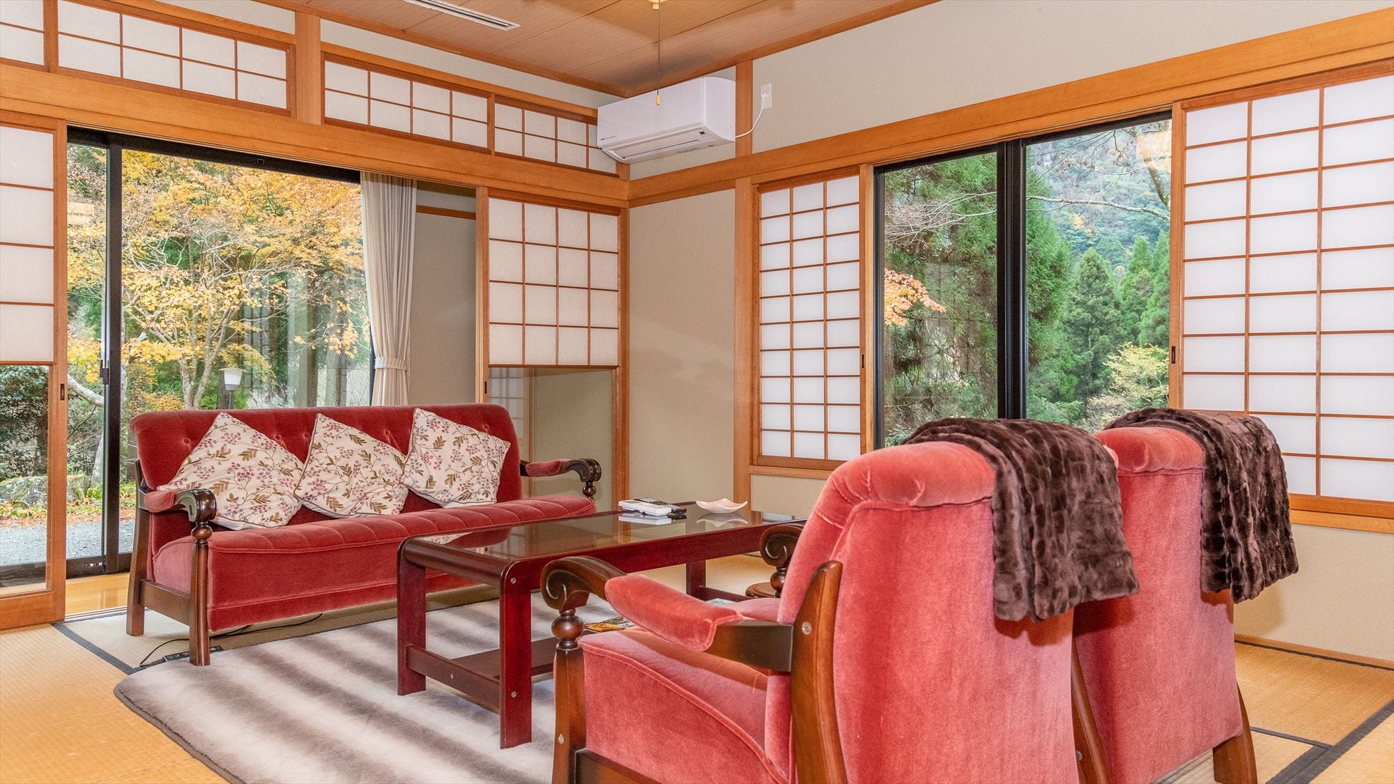 ● [Japanese-Western style room | Capacity 2 people] Room with sofa, hanare with private garden